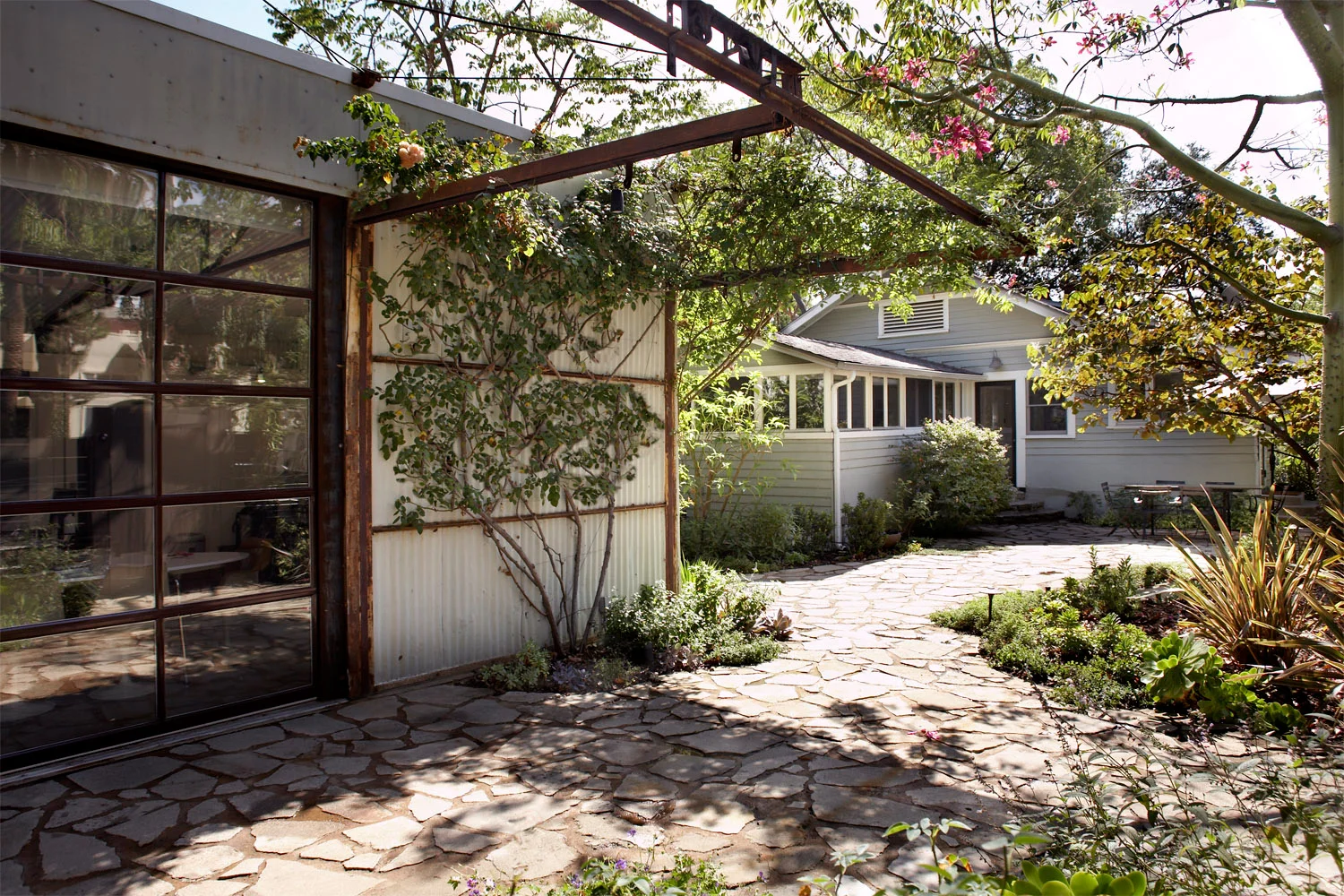 Maureen-Erbe-Design-Modern-Bungalow-11