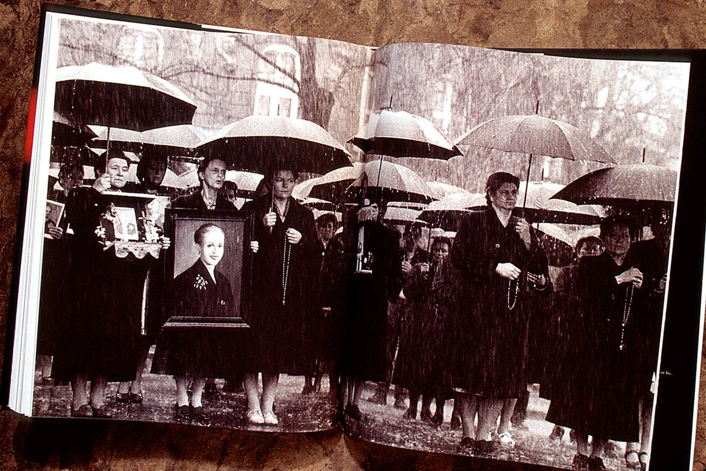 Maureen-Erbe-Design-The-Making-of-Evita-06