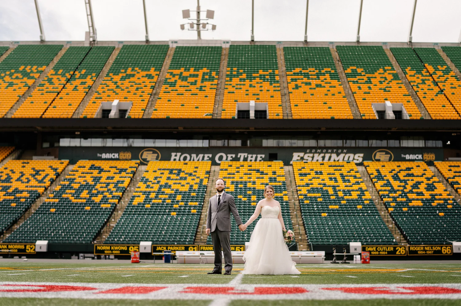 Edmonton-eskimos-commonwealth-Log-Cabin-wedding-chelsea-jay