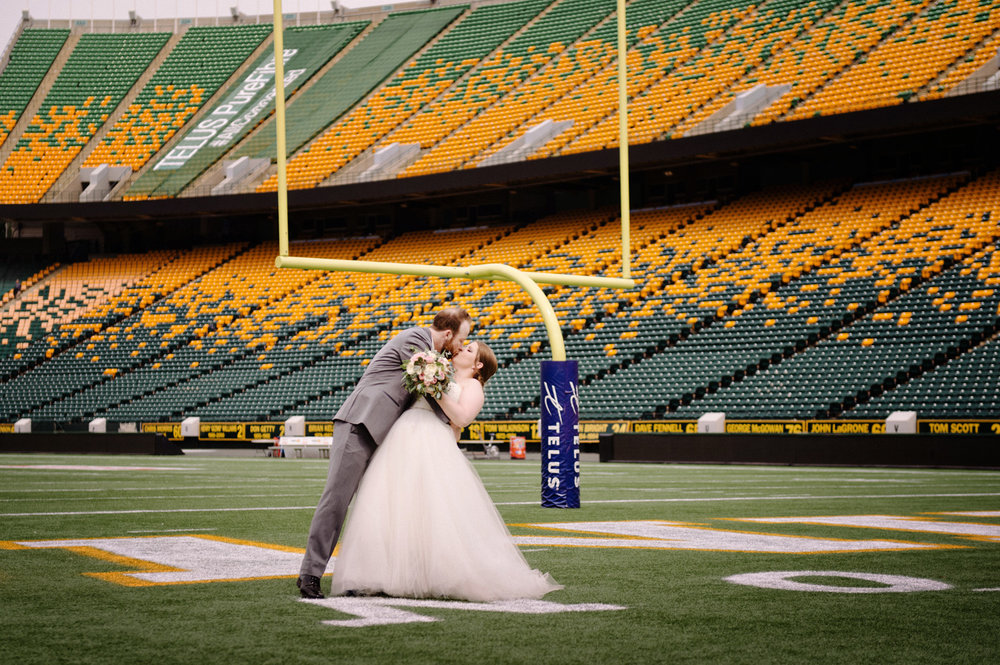 Edmonton-eskimos-commonwealth-Log-Cabin-wedding-chelsea-jay