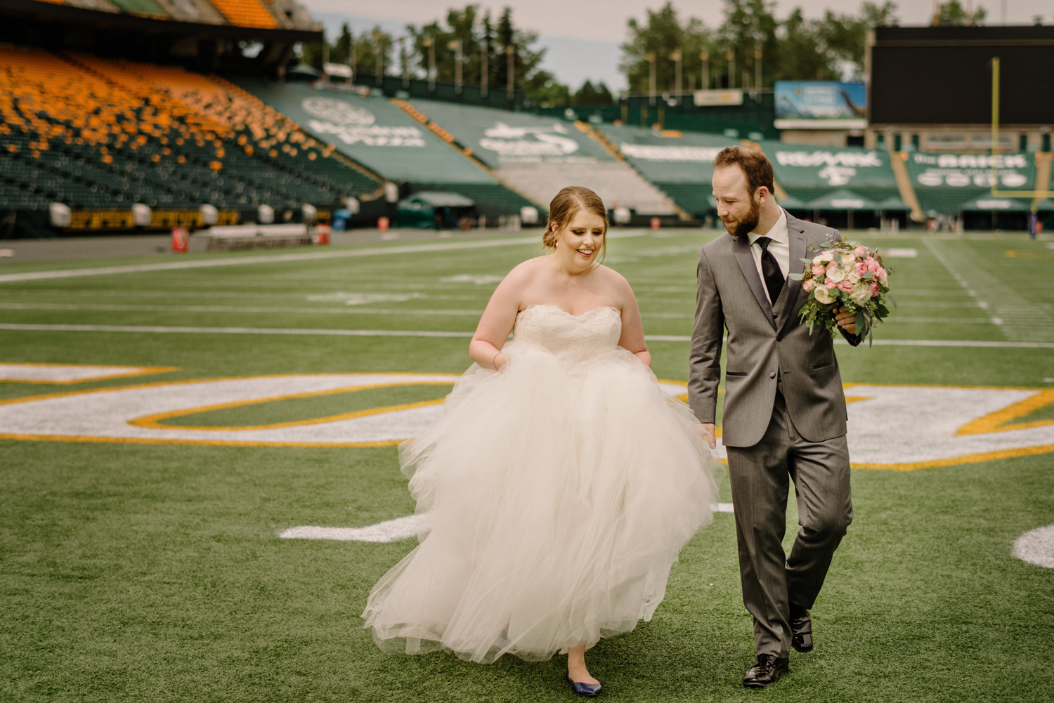 Edmonton-eskimos-commonwealth-Log-Cabin-wedding-chelsea-jay