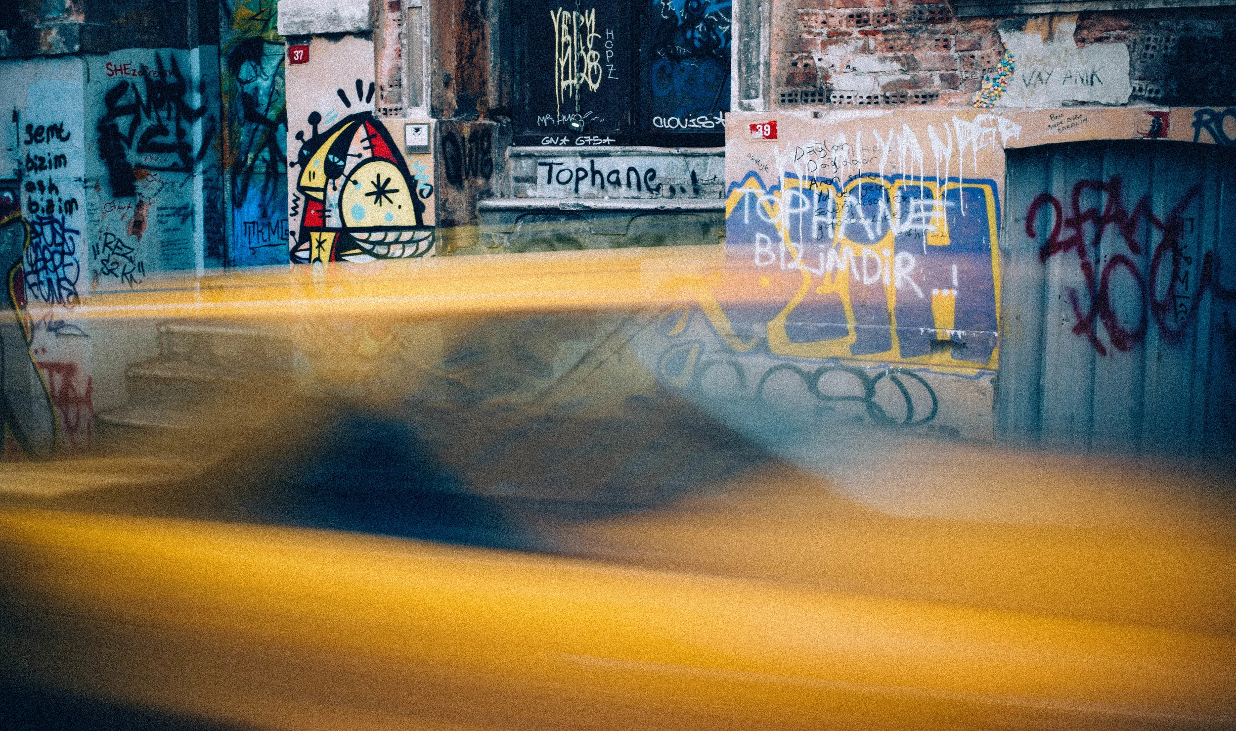 Graffiti Taksi.jpg