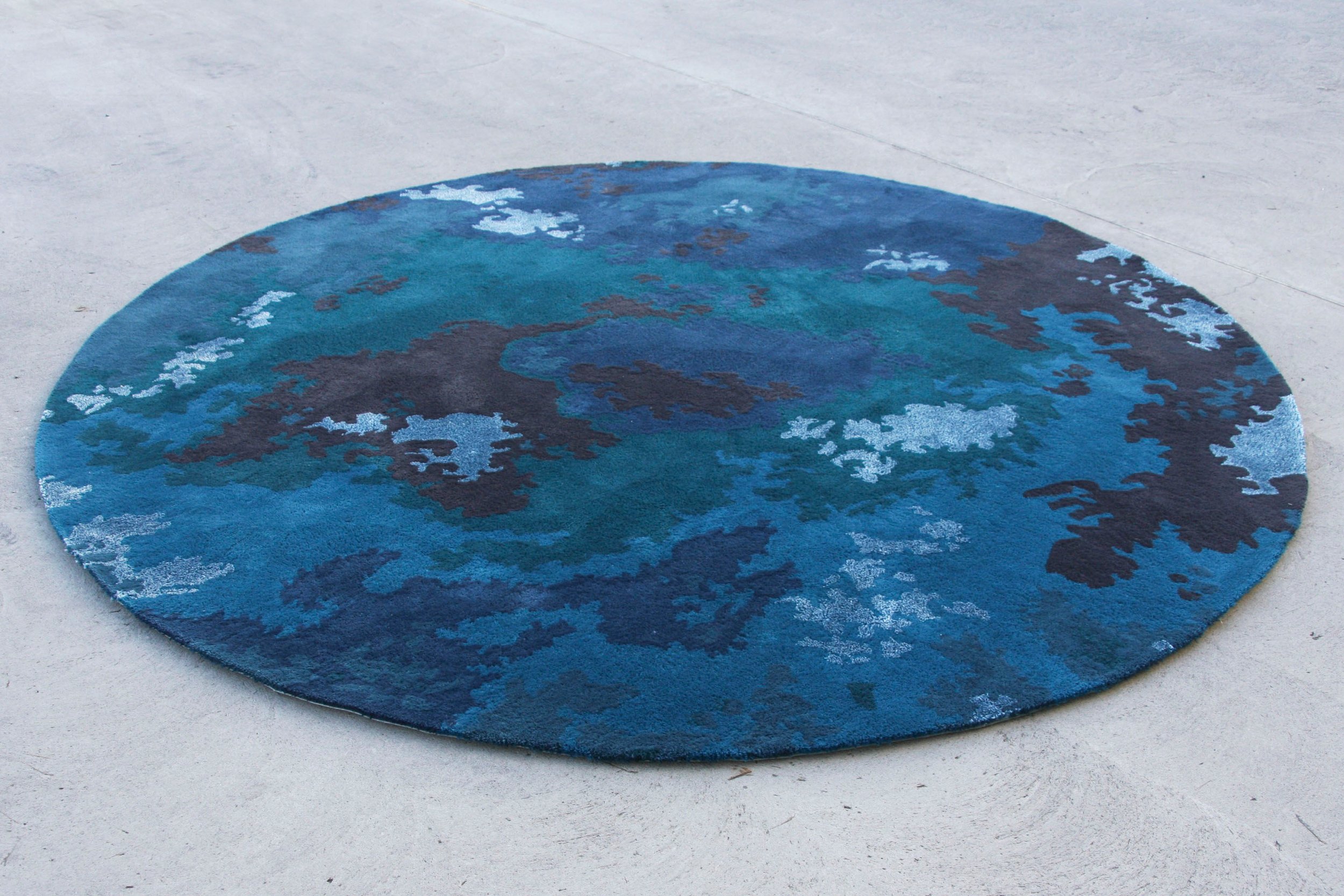 Round rug CRONZ_6_Blue Pools.jpg