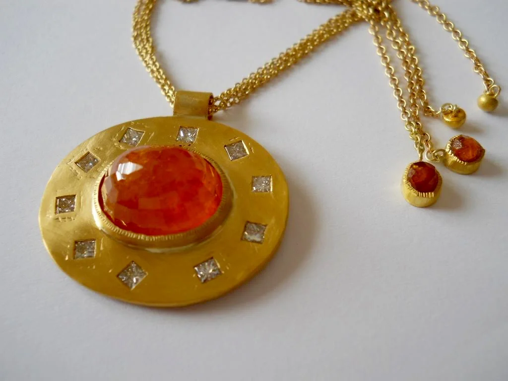  MADE TO ORDER : Mandarin Garnet necklace set in 22kt gold 