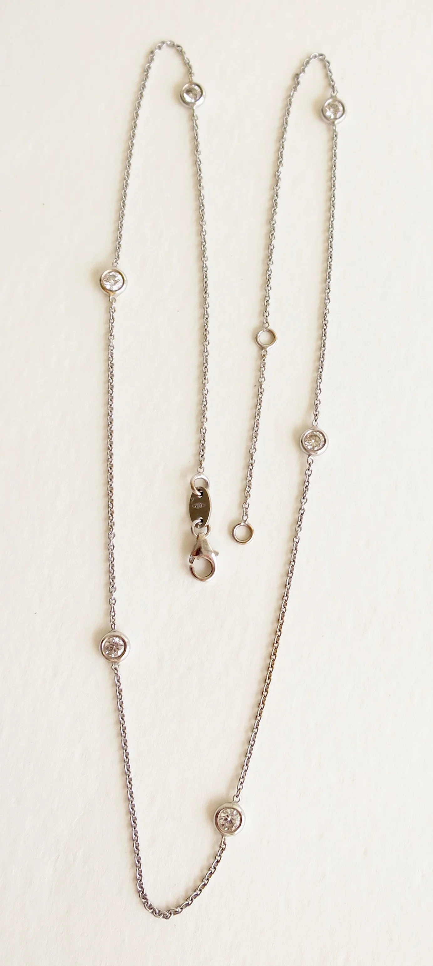 18kt white gold chain with diamonds