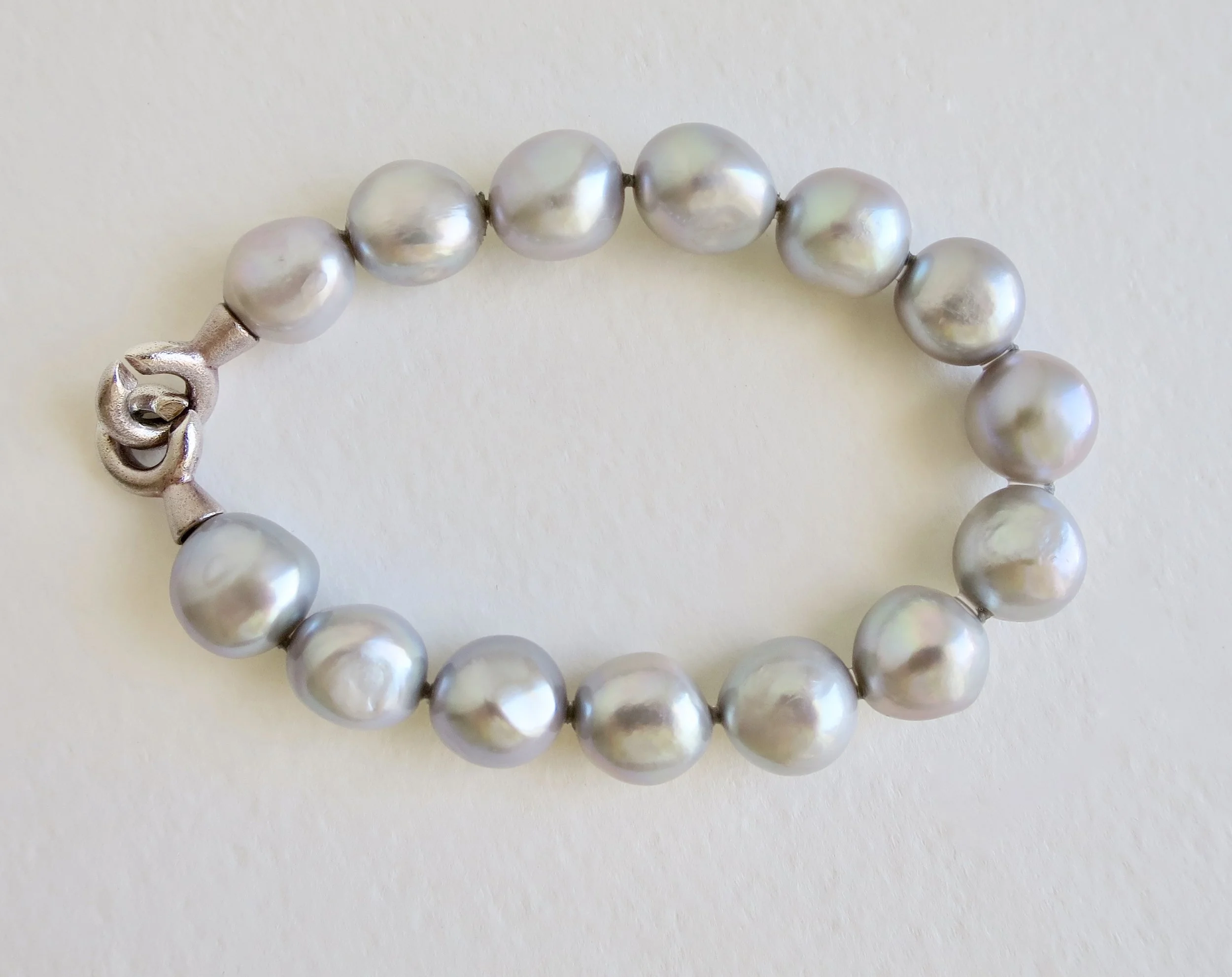Grey pearl bracelet 