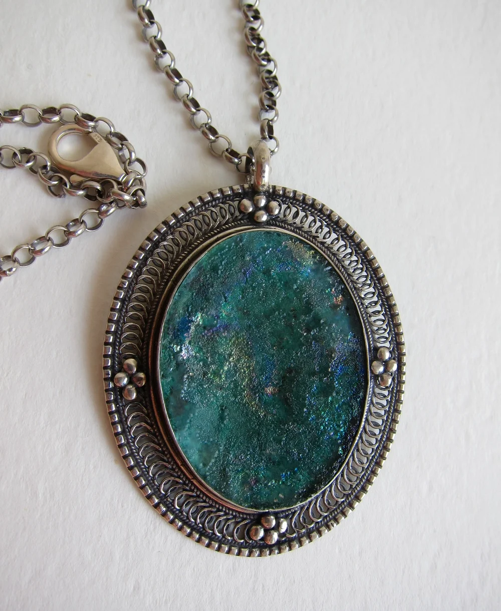 Roman glass with Filigree pendant