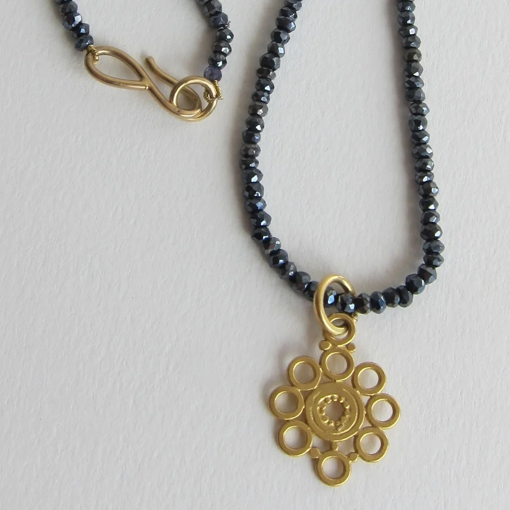 Jewellery Jewelry Spinel necklace with 22kt gold flower design drop