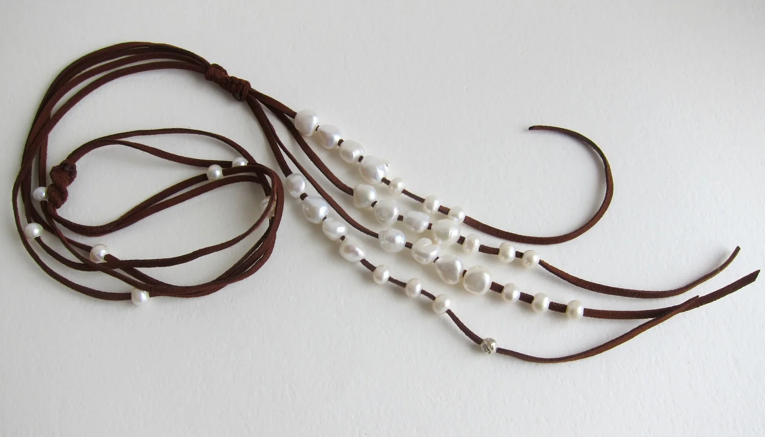 Long brown suede necklace with pearls