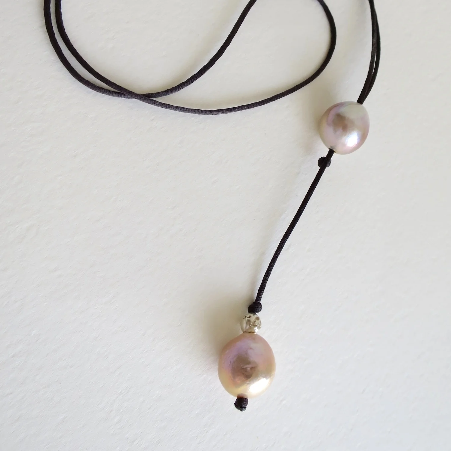 Jewelry Jewellery Pearl duo on Satin, adjustable length
