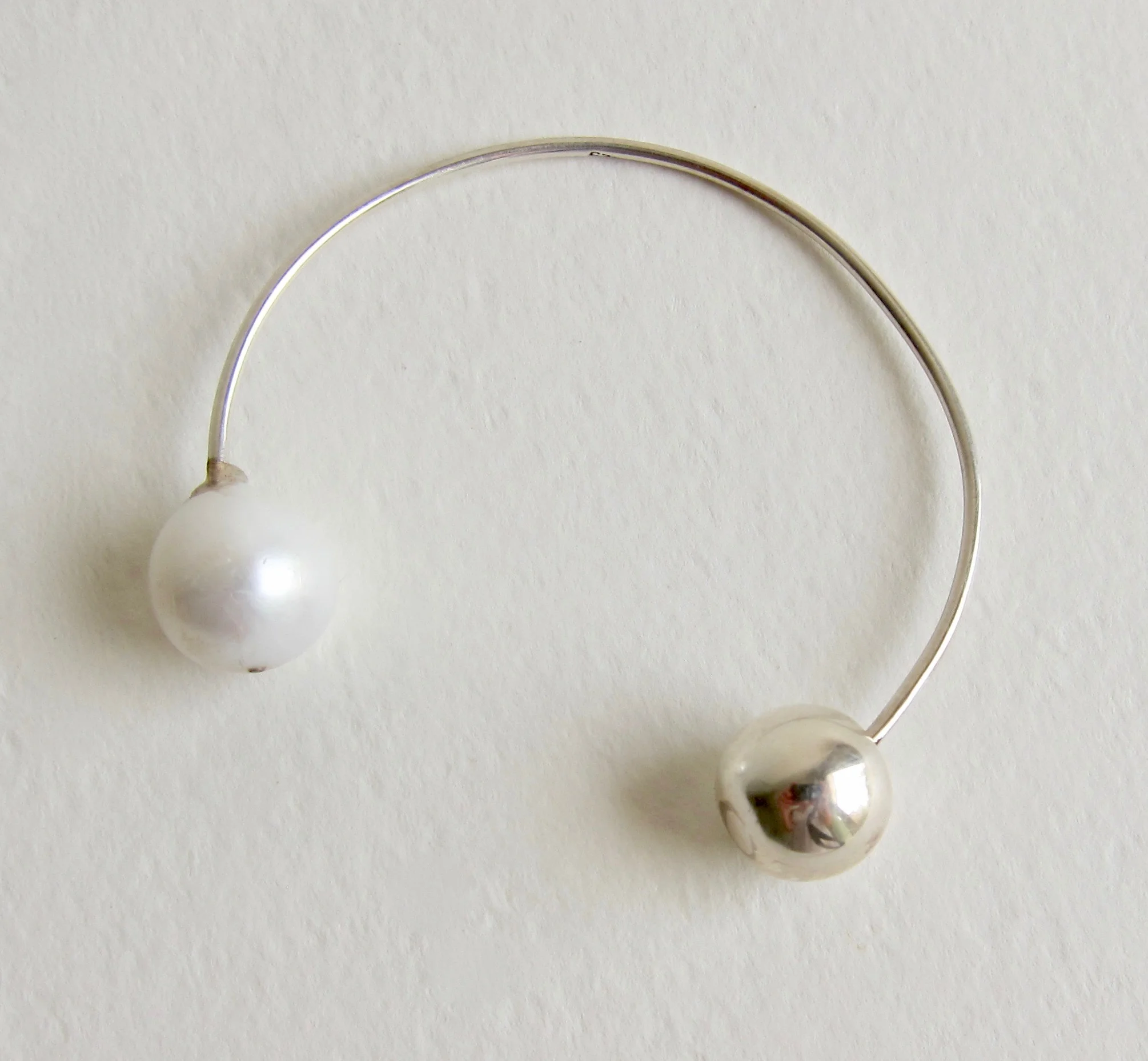 Silver bangle, Pearl and Silver ball