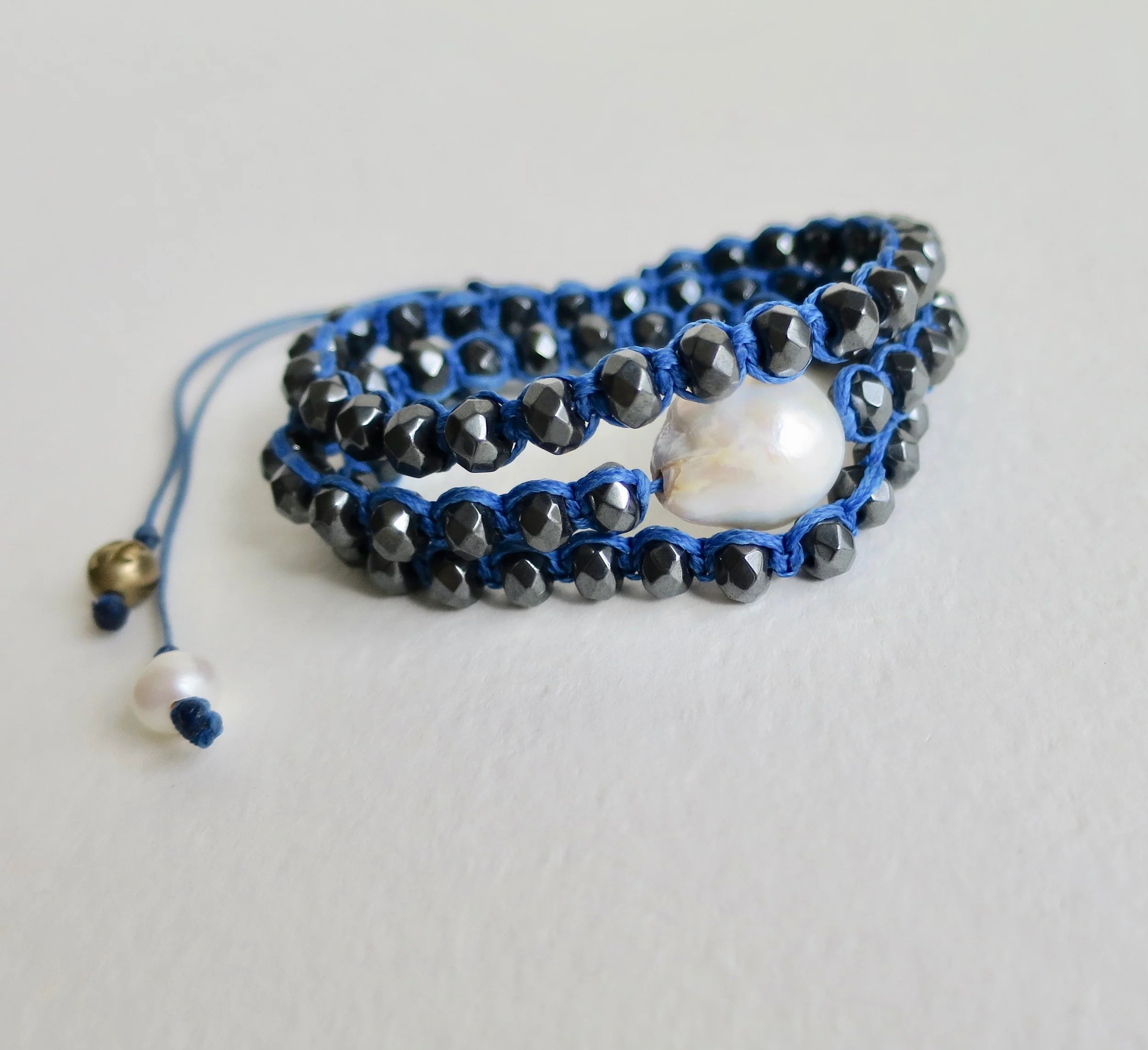 Hematite bracelet with Pearl