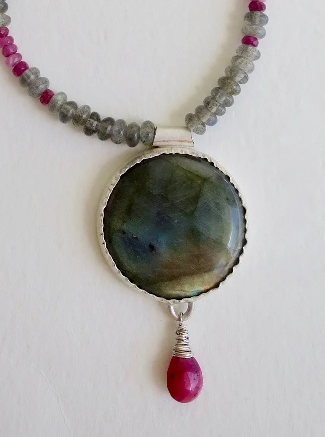 Jewelry Jewellery Labradorite, Spinel, Silver and Ruby drop necklace