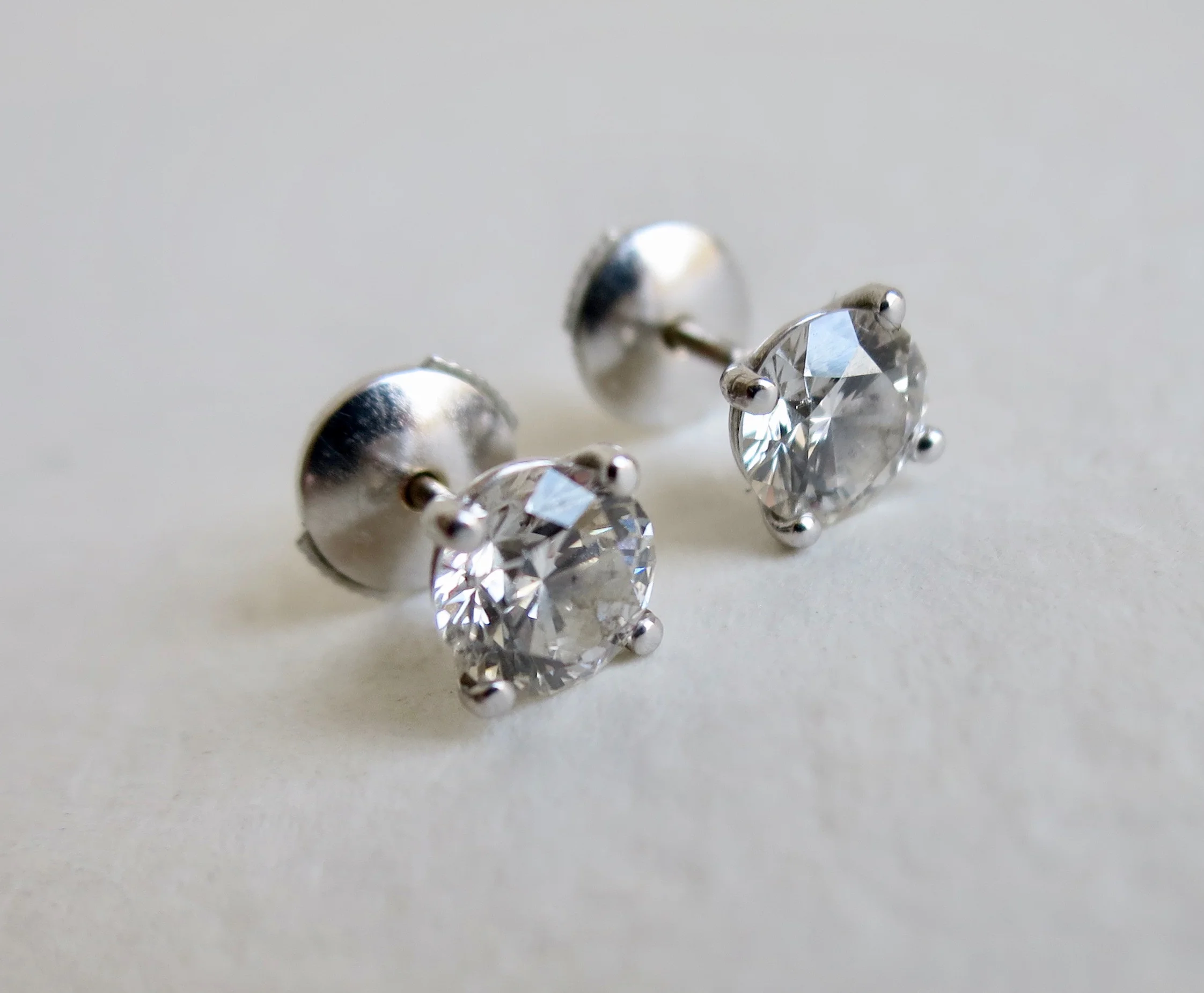 Diamond earrings set in 18kt white gold