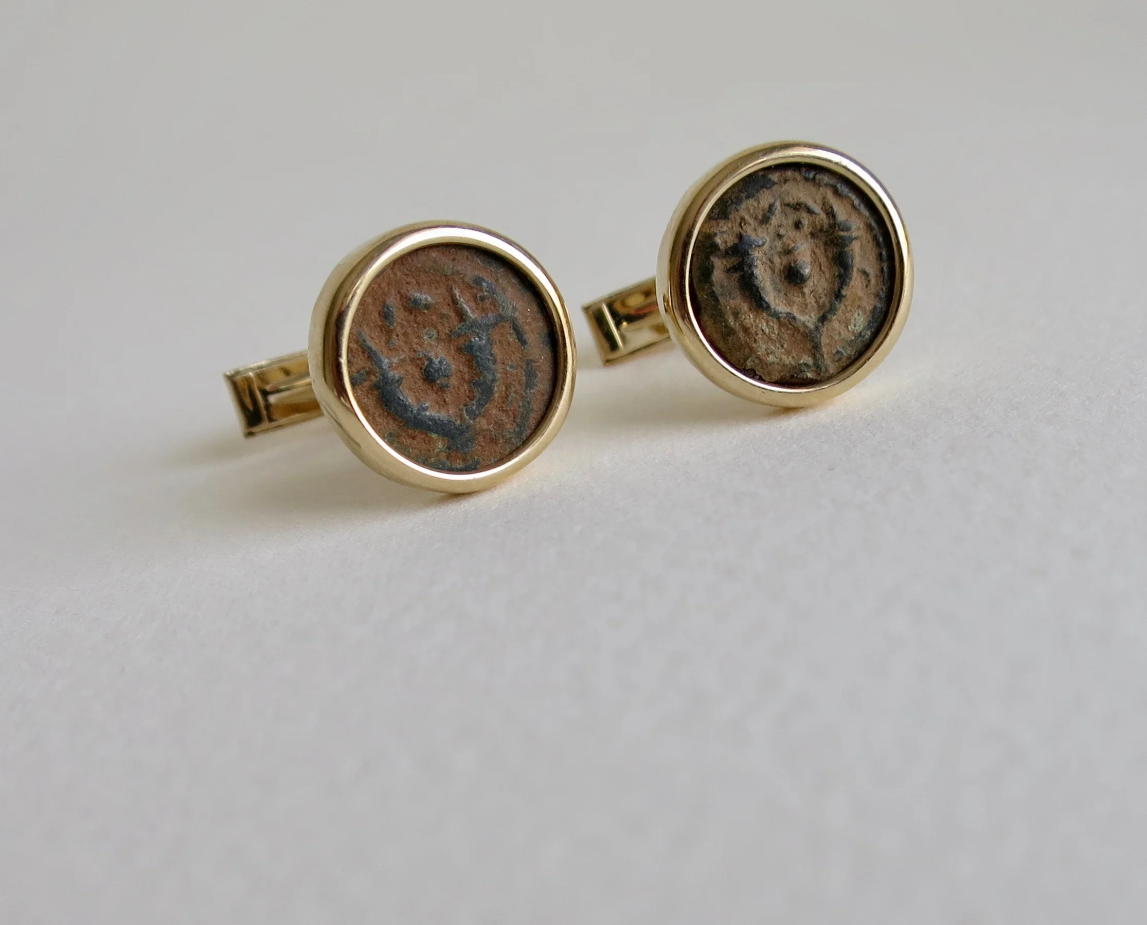 Widow's mite coins set in 14ct gold cufflinks