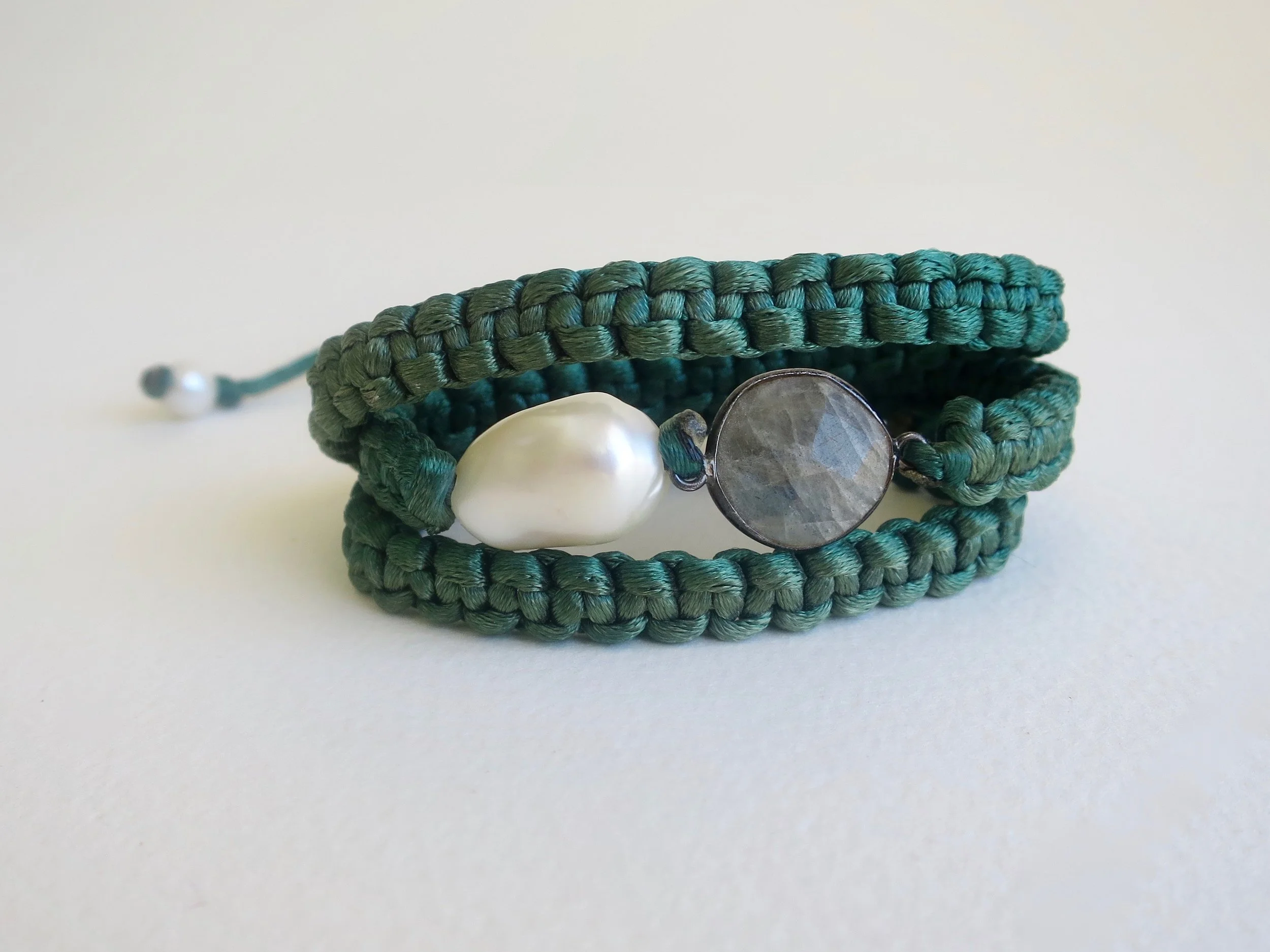 Satin wrap bracelet with Labradorite and Pearl