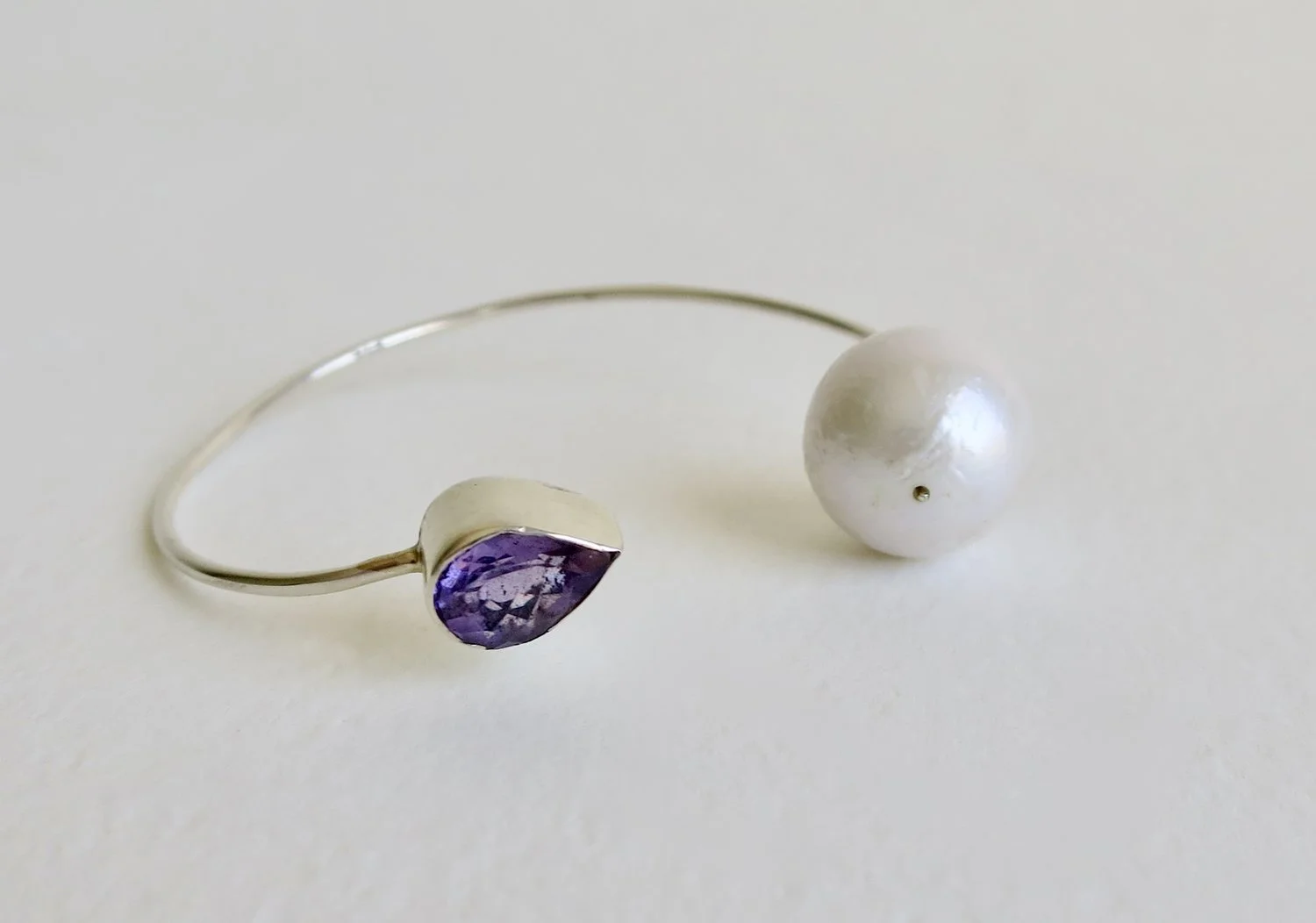 Silver bangle with Pearl and Amethyst