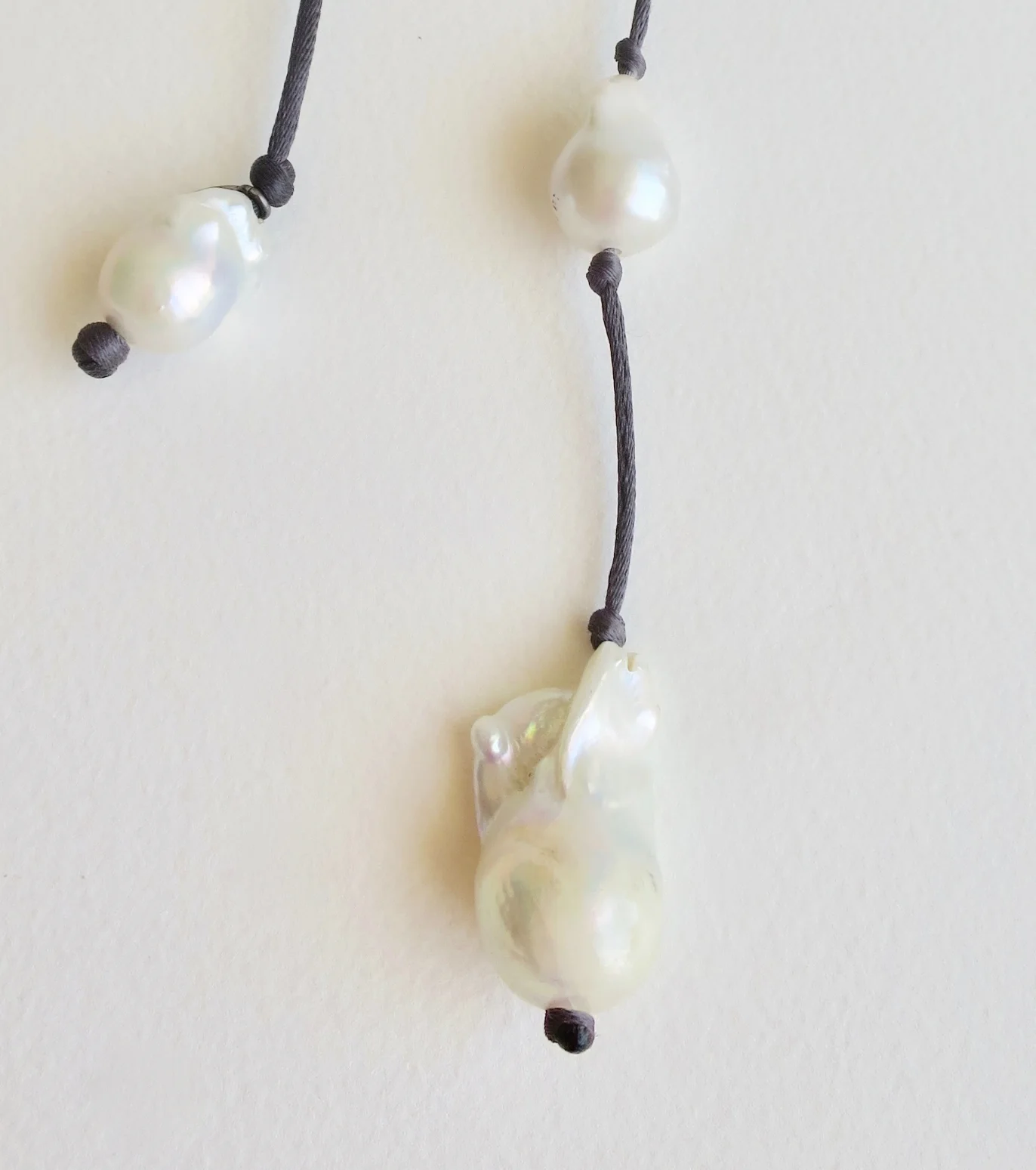 Jewelry Jewellery Pearl choker with three pearl drops