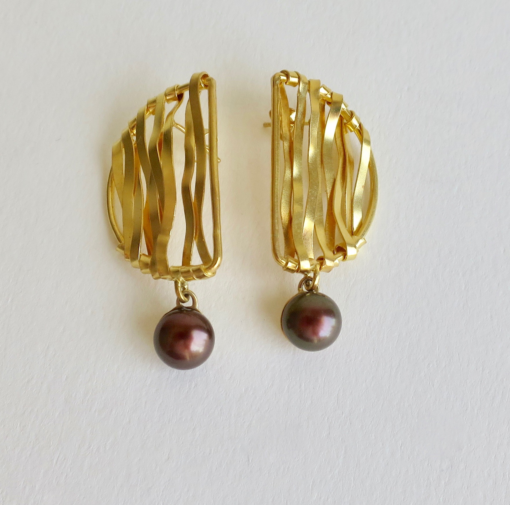 Jewelry Jewellery 18kt gold earrings, handmade with chocolate pearls