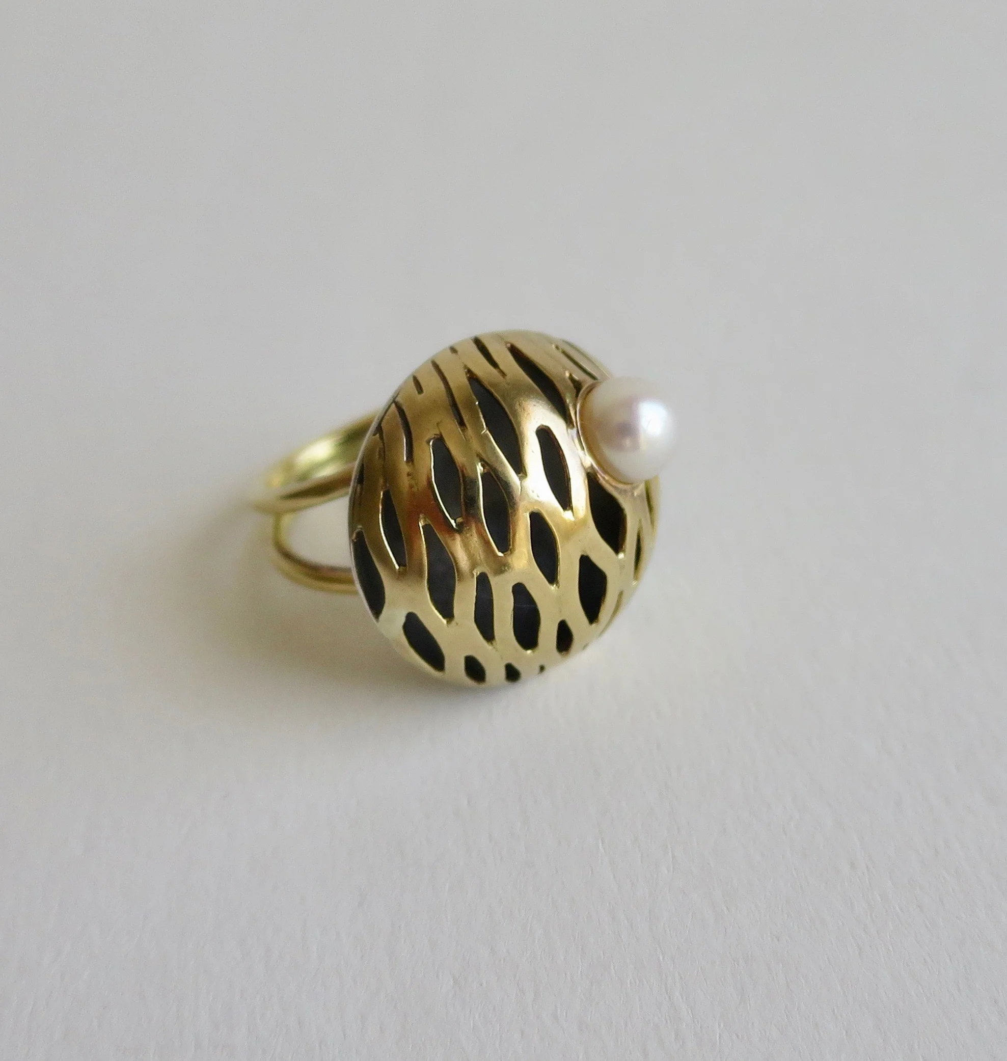 18kt Gold and Oxidized silver ring with Pearl