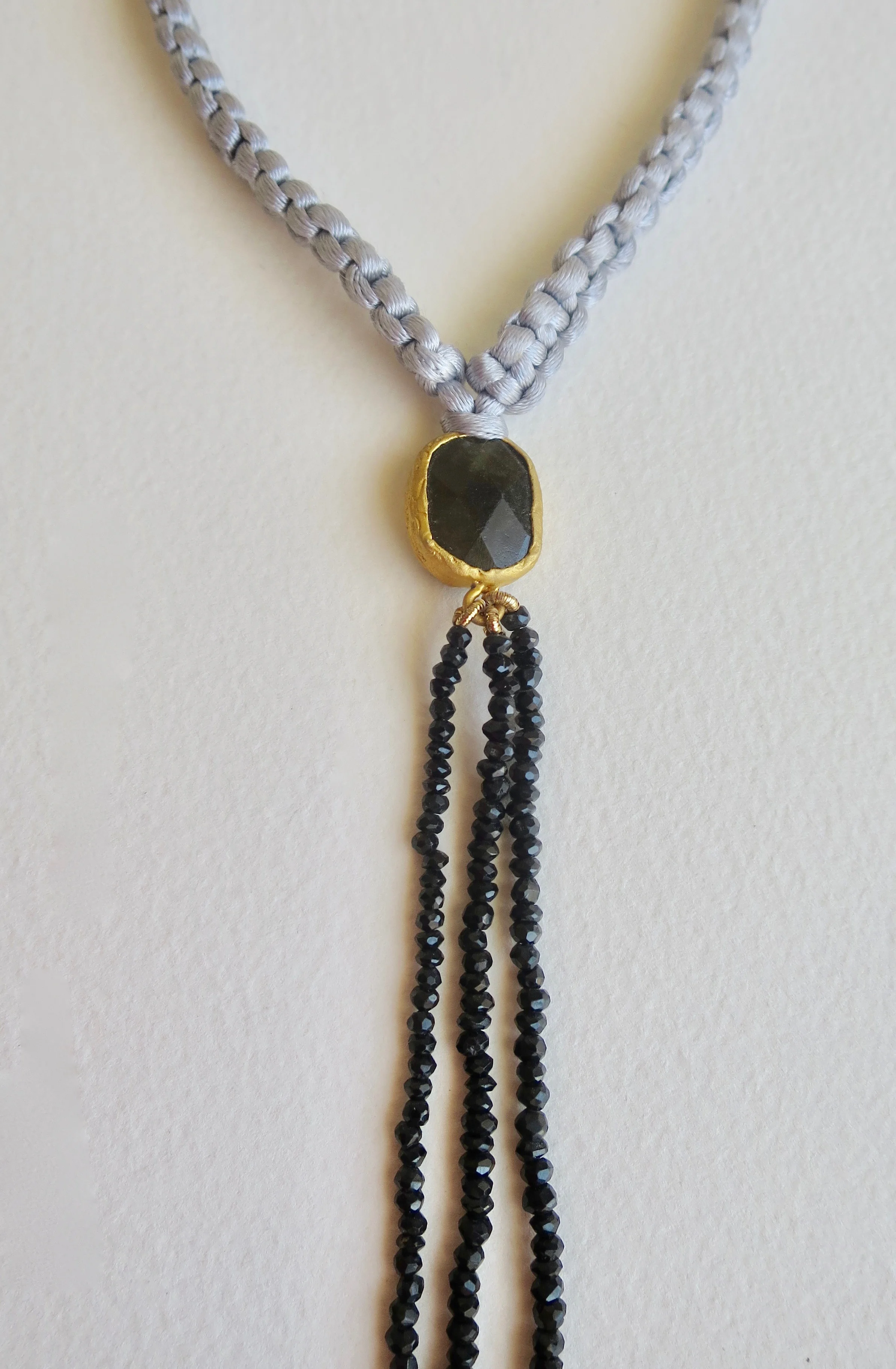 Satin choker with Labradorite, Spinel and Agate Drops