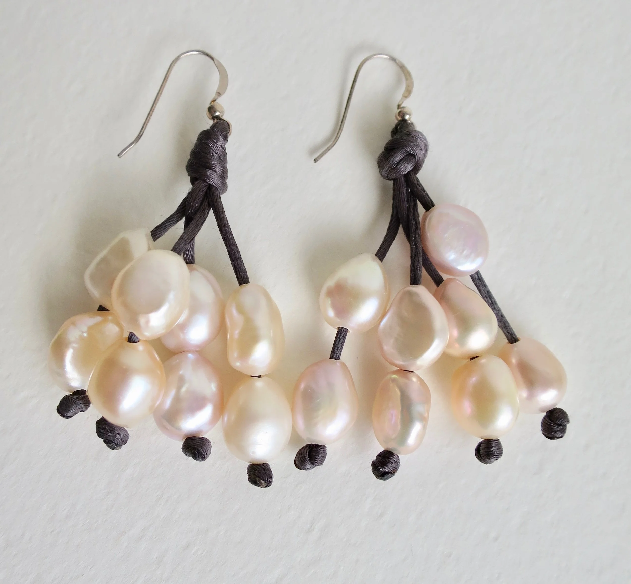 Jewelry Jewellery Pearl earrings on satin with silver