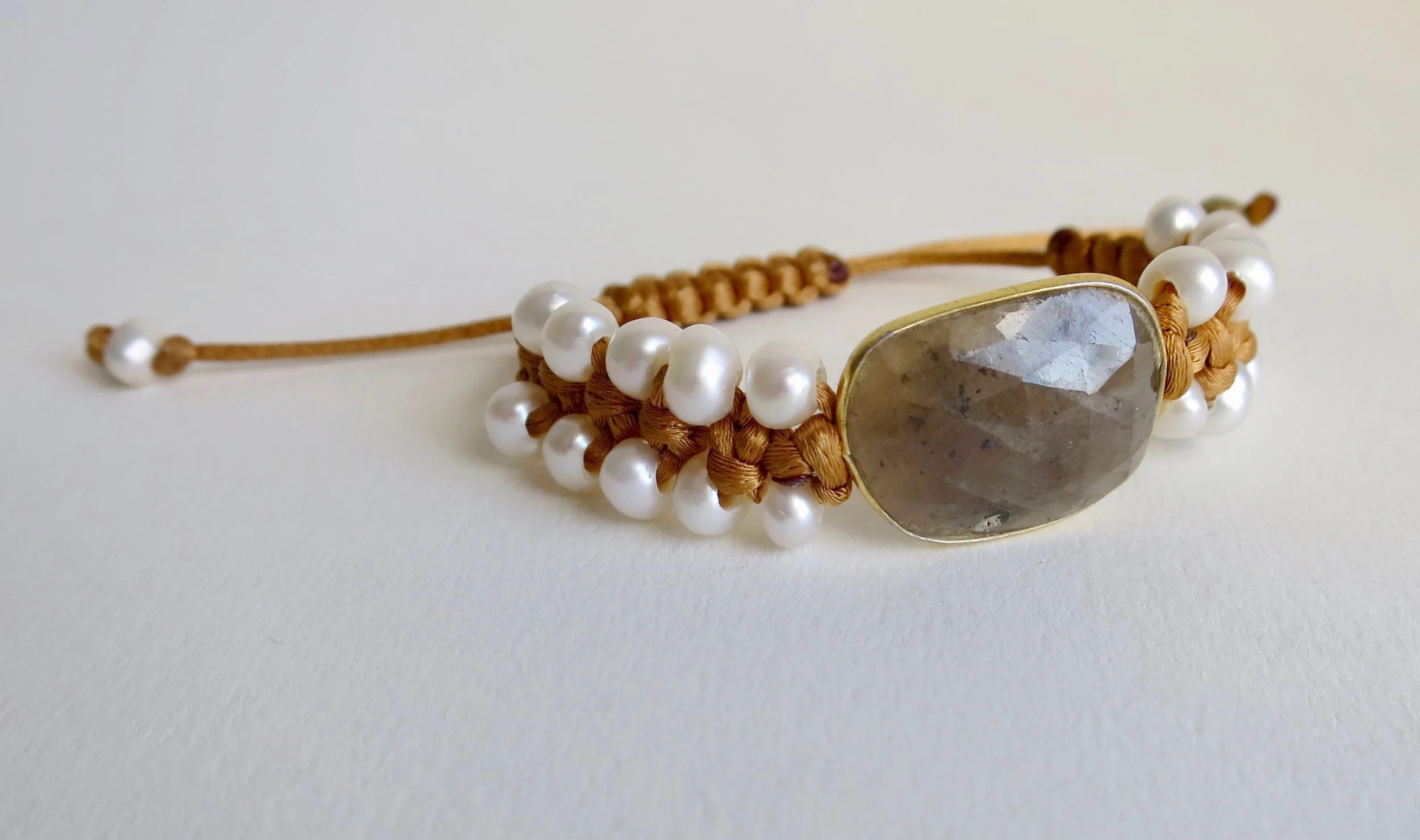 Jewelry Jewellery Satin bracelet with Emerald and Pearls, adjustable