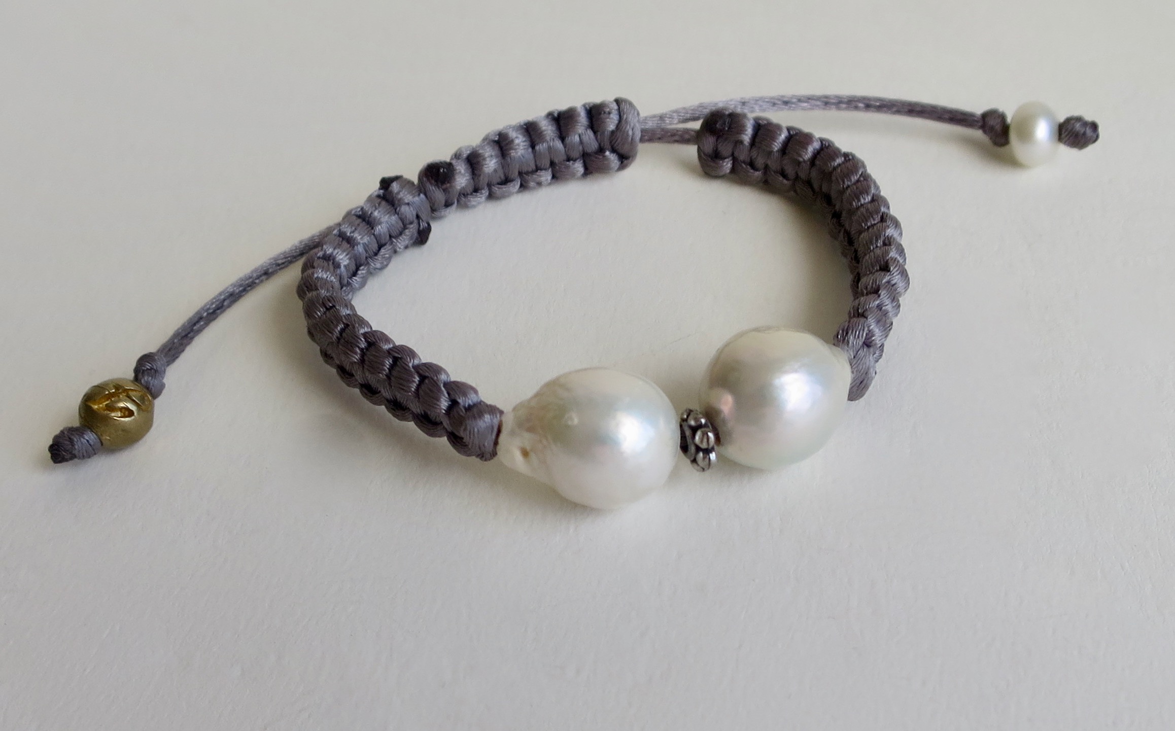 Grey satin bracelet with Pearls and silver