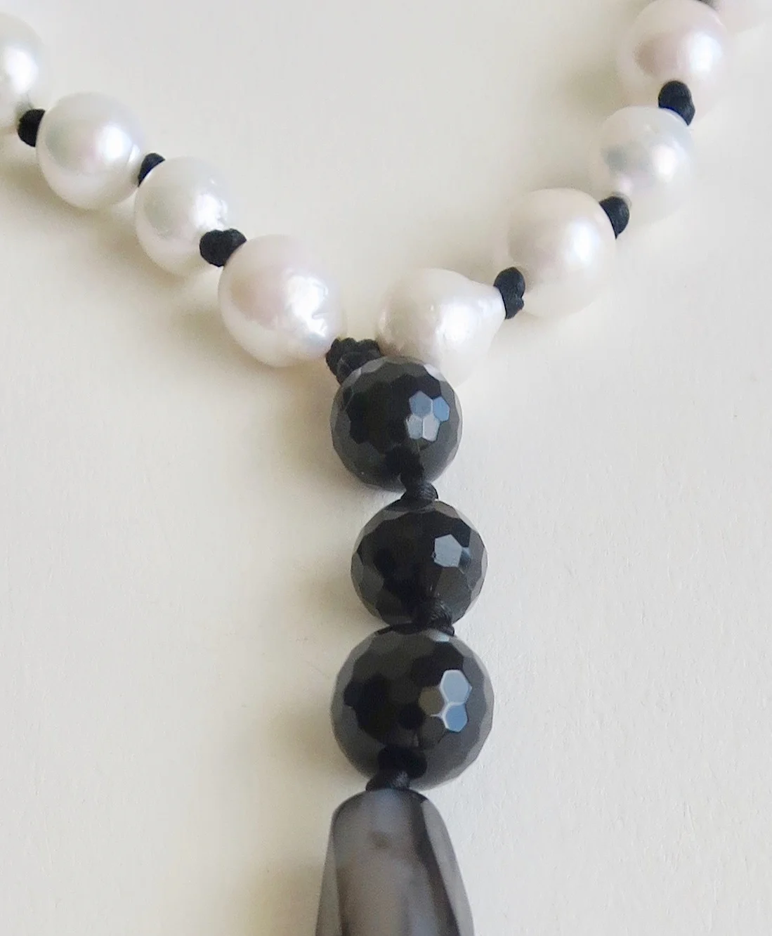 Jewelry Jewellery Pearl and Onyx necklace with Agate drop, adjustable length