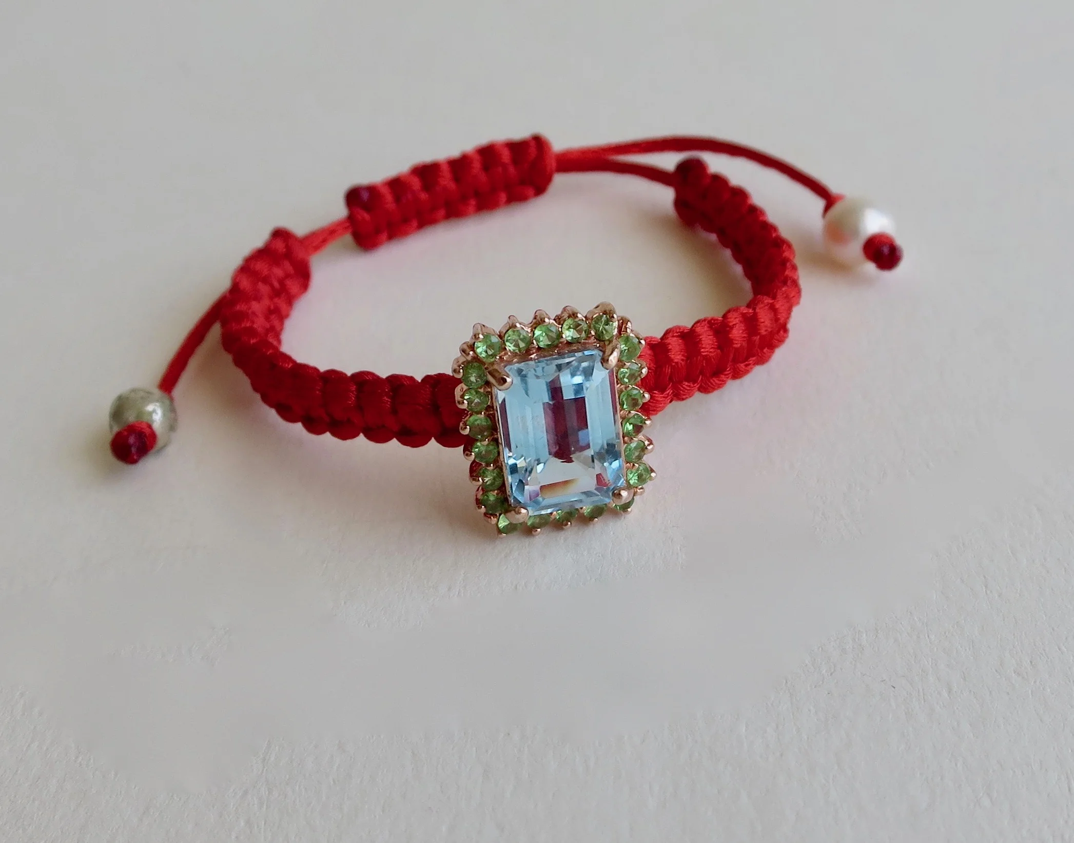 Satin bracelet with Blue Topaz and Diopside