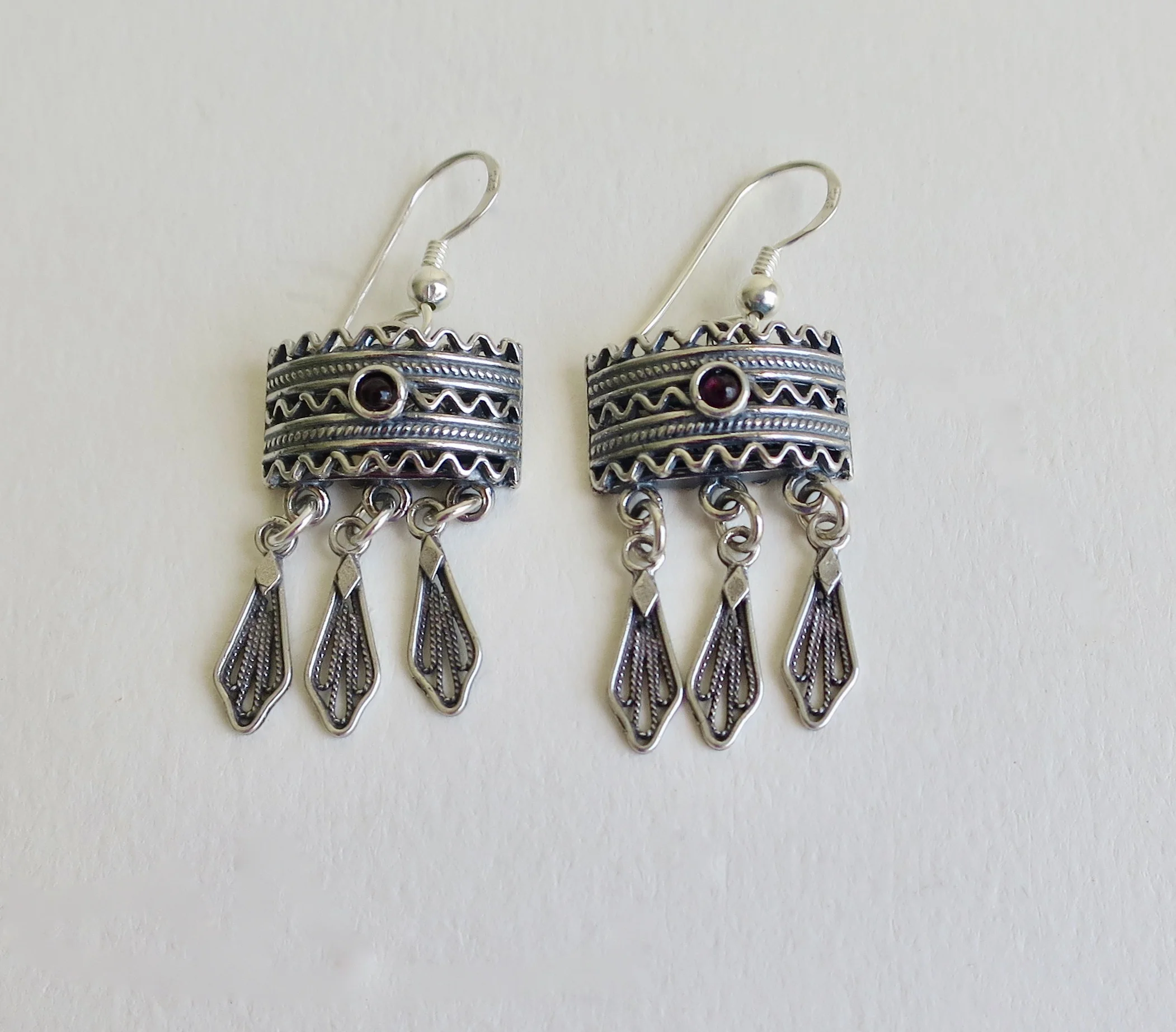 Silver filigree earrings with garnet