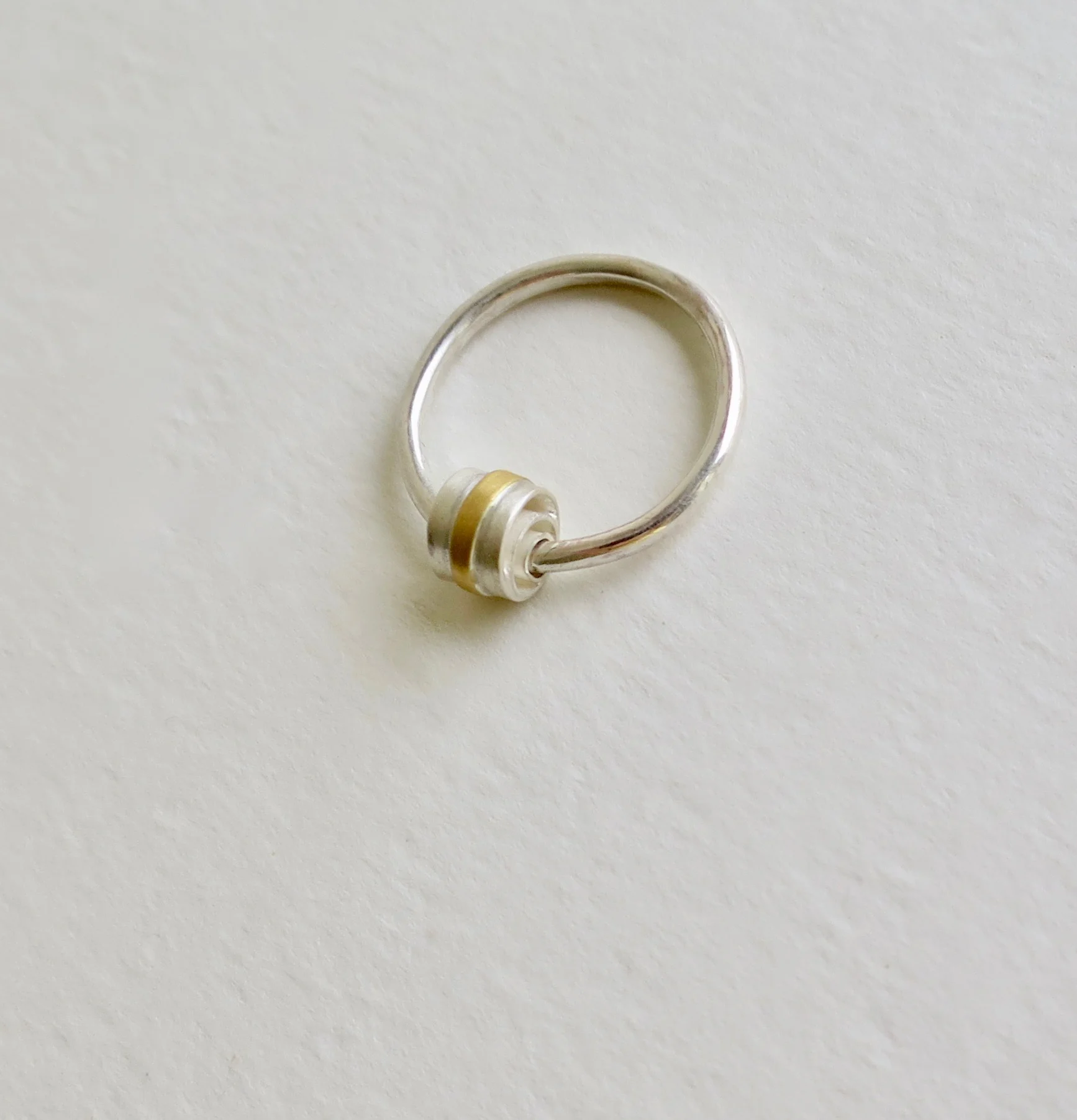 Silver ring with moveable silver element, 22kt gold