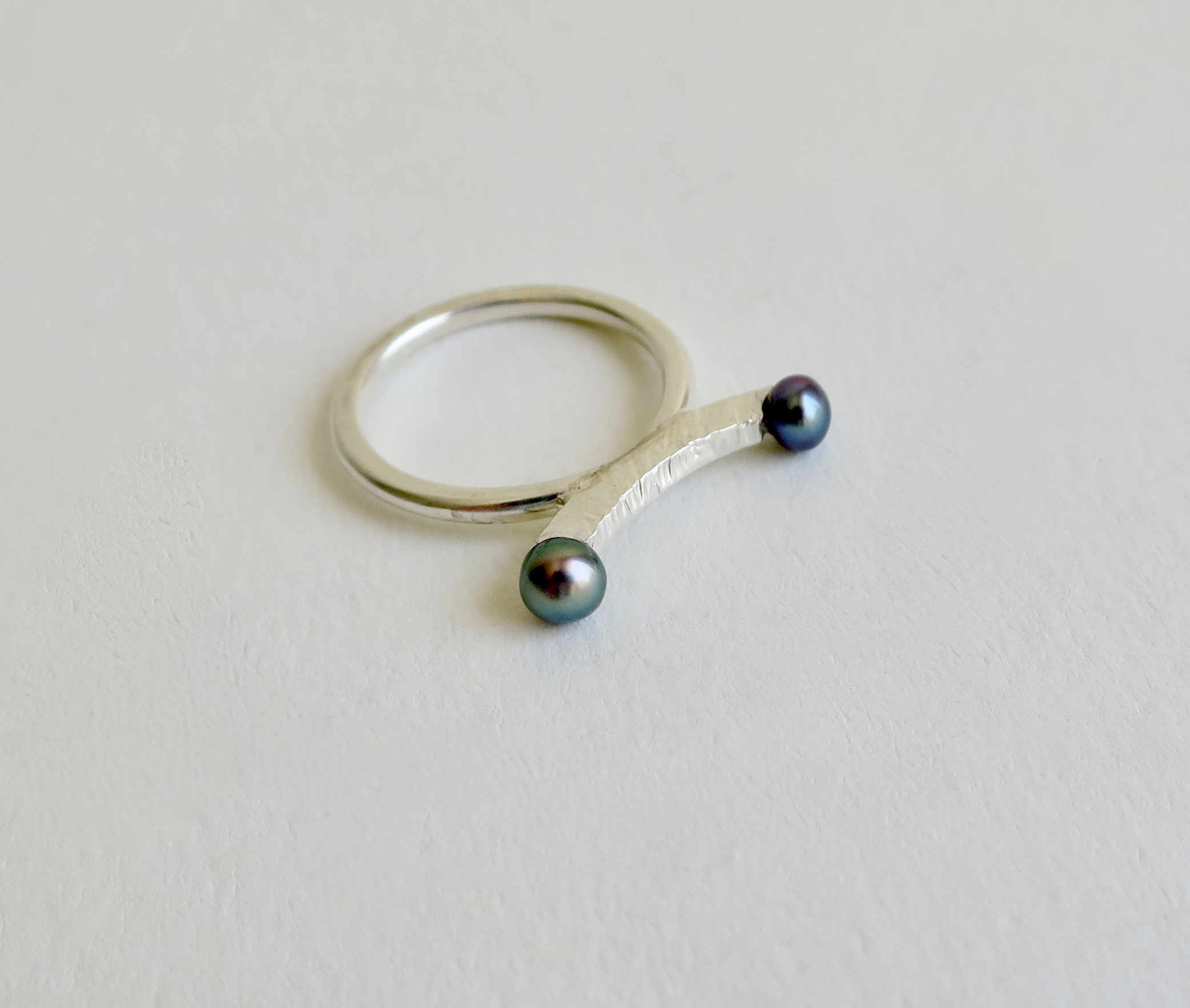 Unique silver band with grey Pearls Jewelry Jewellery