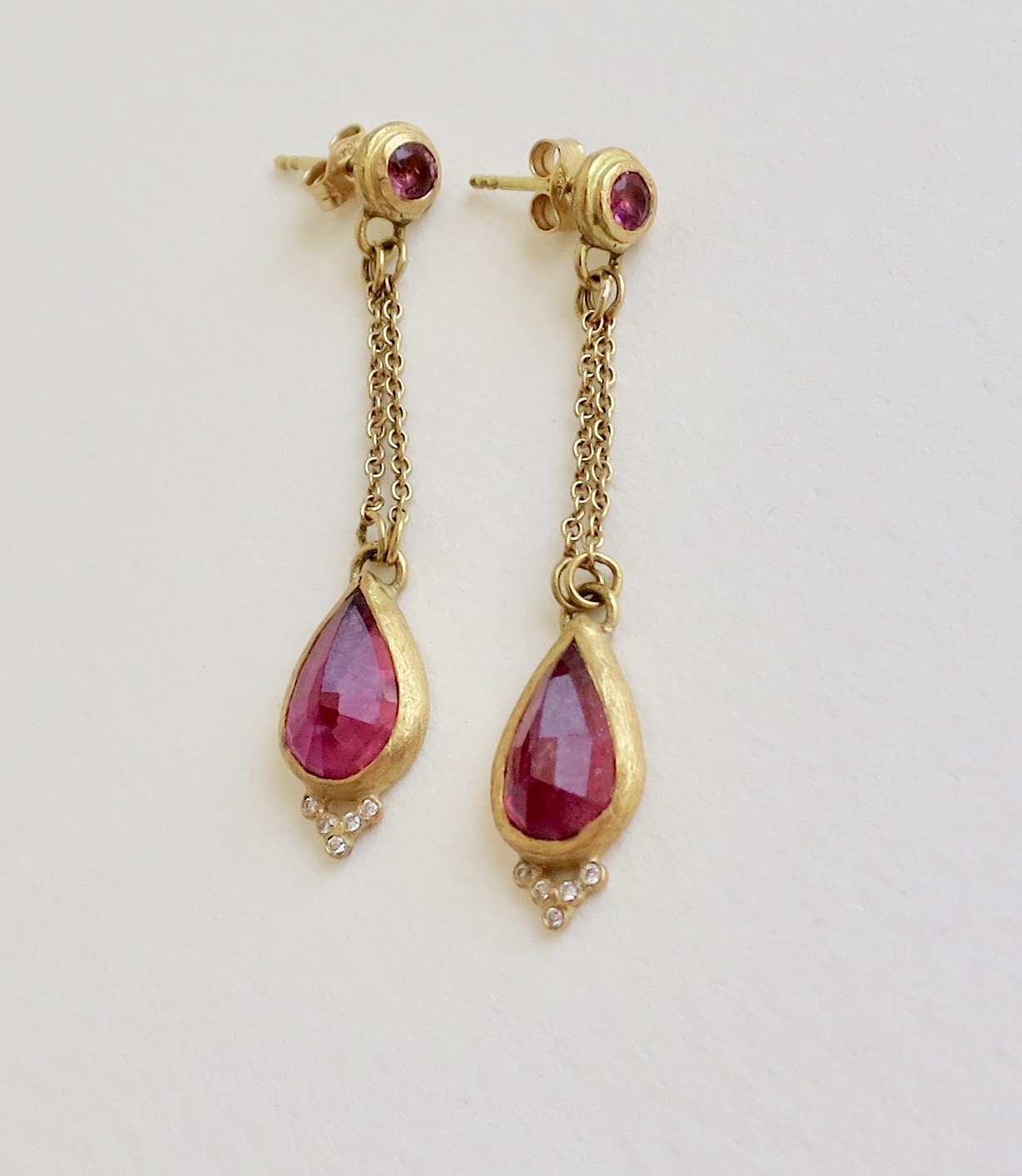 Pink Tourmaline, diamonds and 18kt gold earrings     Jewelry Jewellery