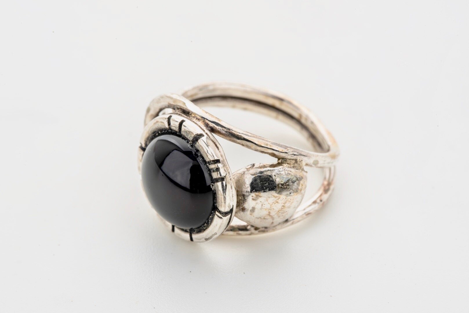 Handmade silver ring with Onyx setting