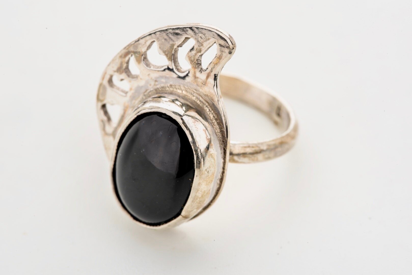 Fan shaped Onyx ring 