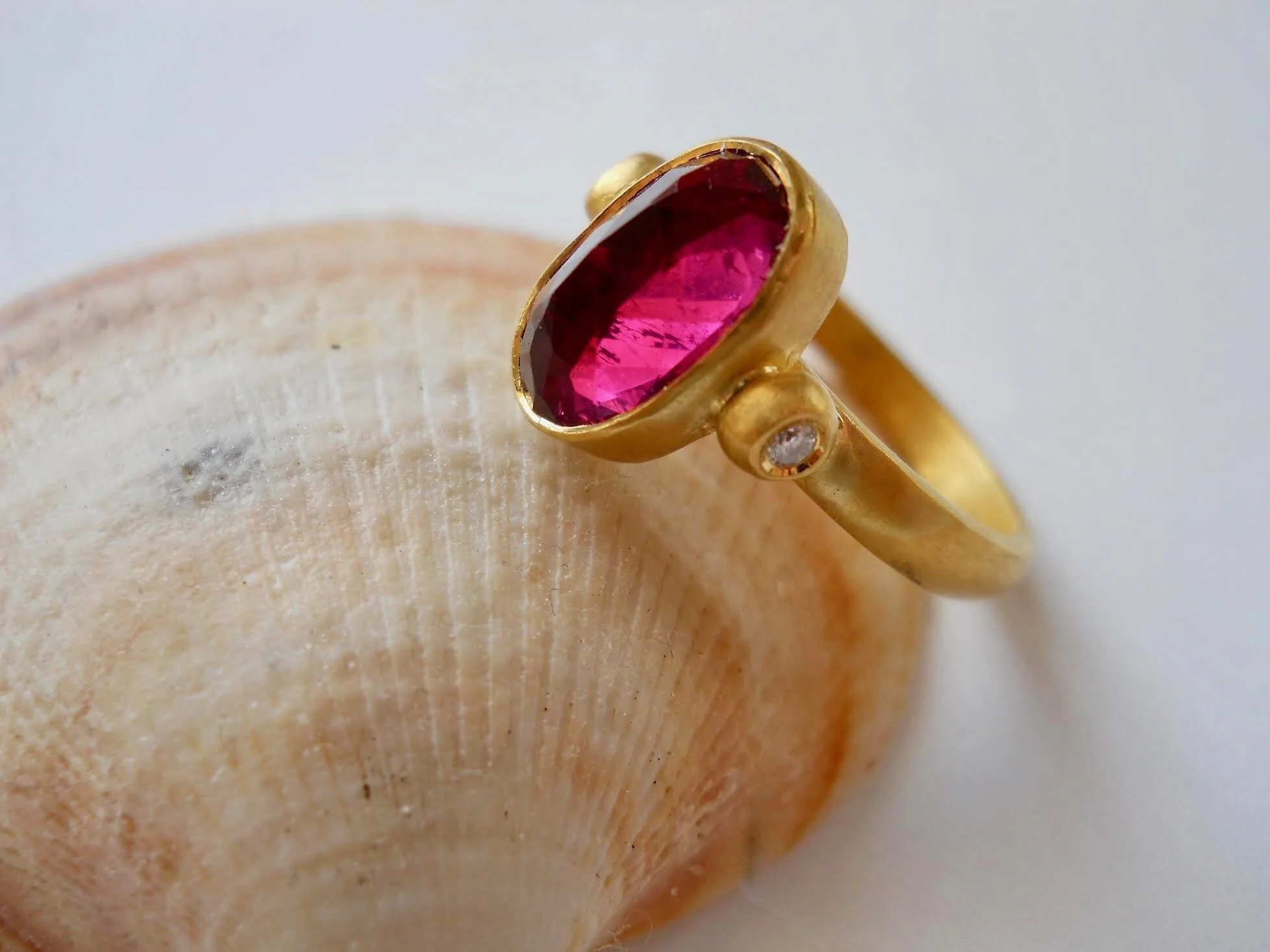 Dark Pink Tourmaline 22kt gold ring with diamonds.   Jewellery.   Jewelry