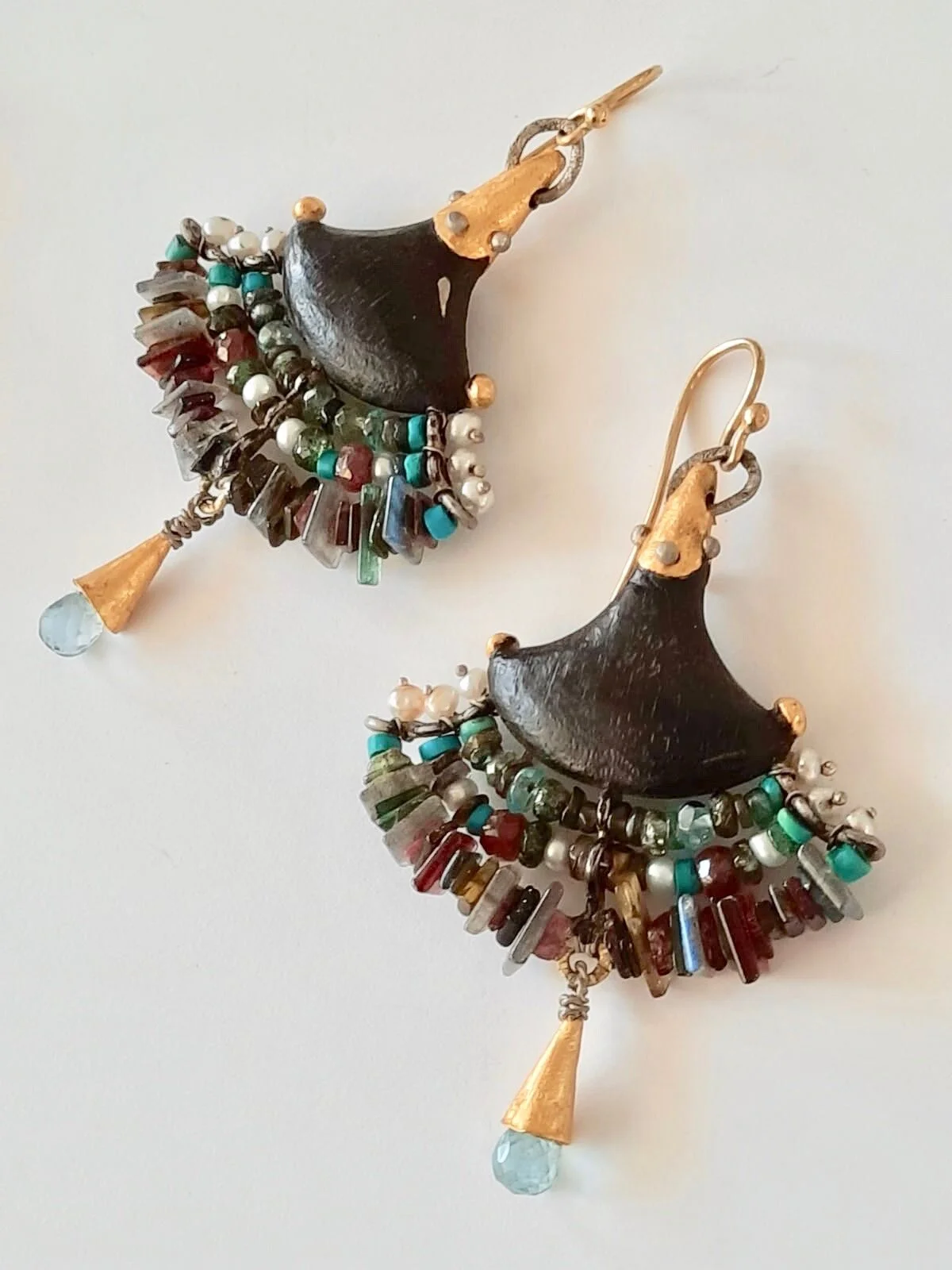 Ebony earrings, 18kt gold with gemstones     Jewellery     Jewelry