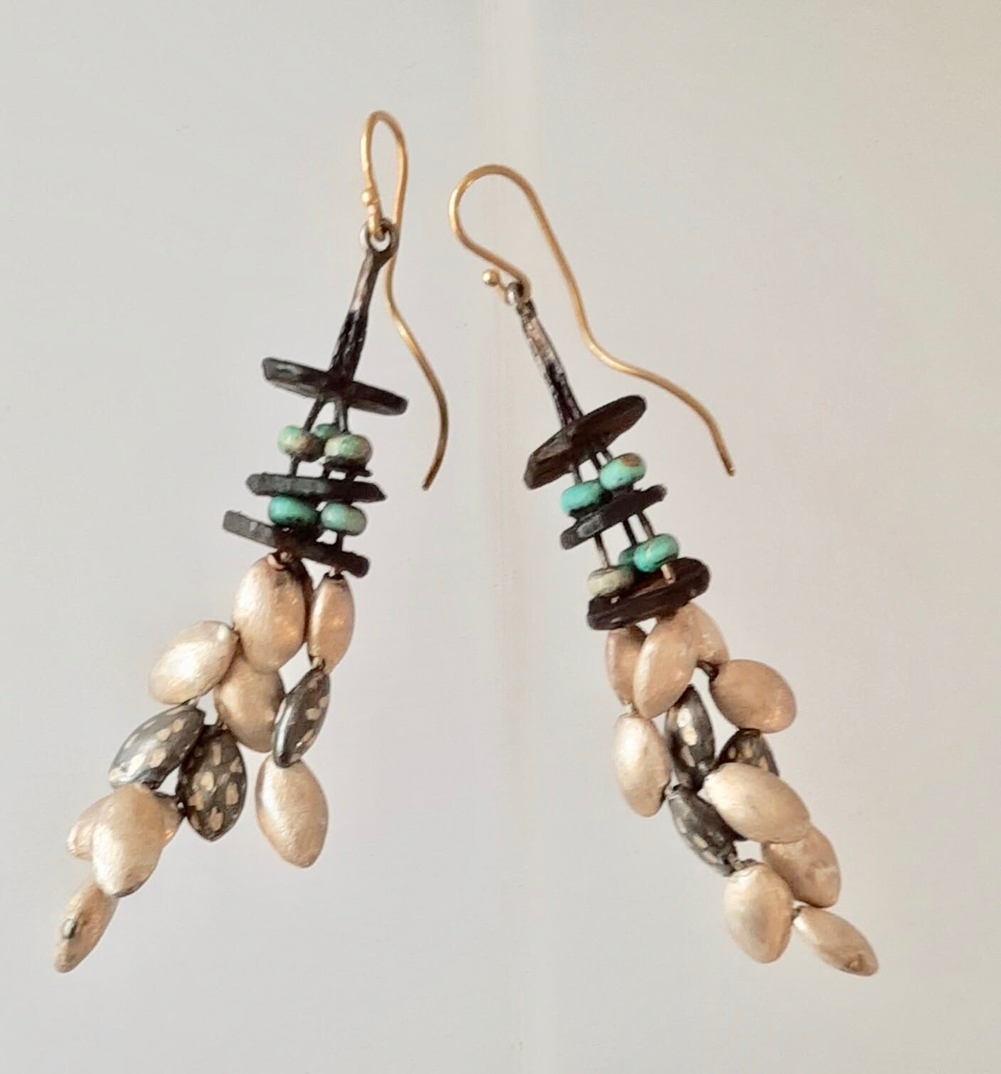 Long dangling earrings with 18kt gold and silver