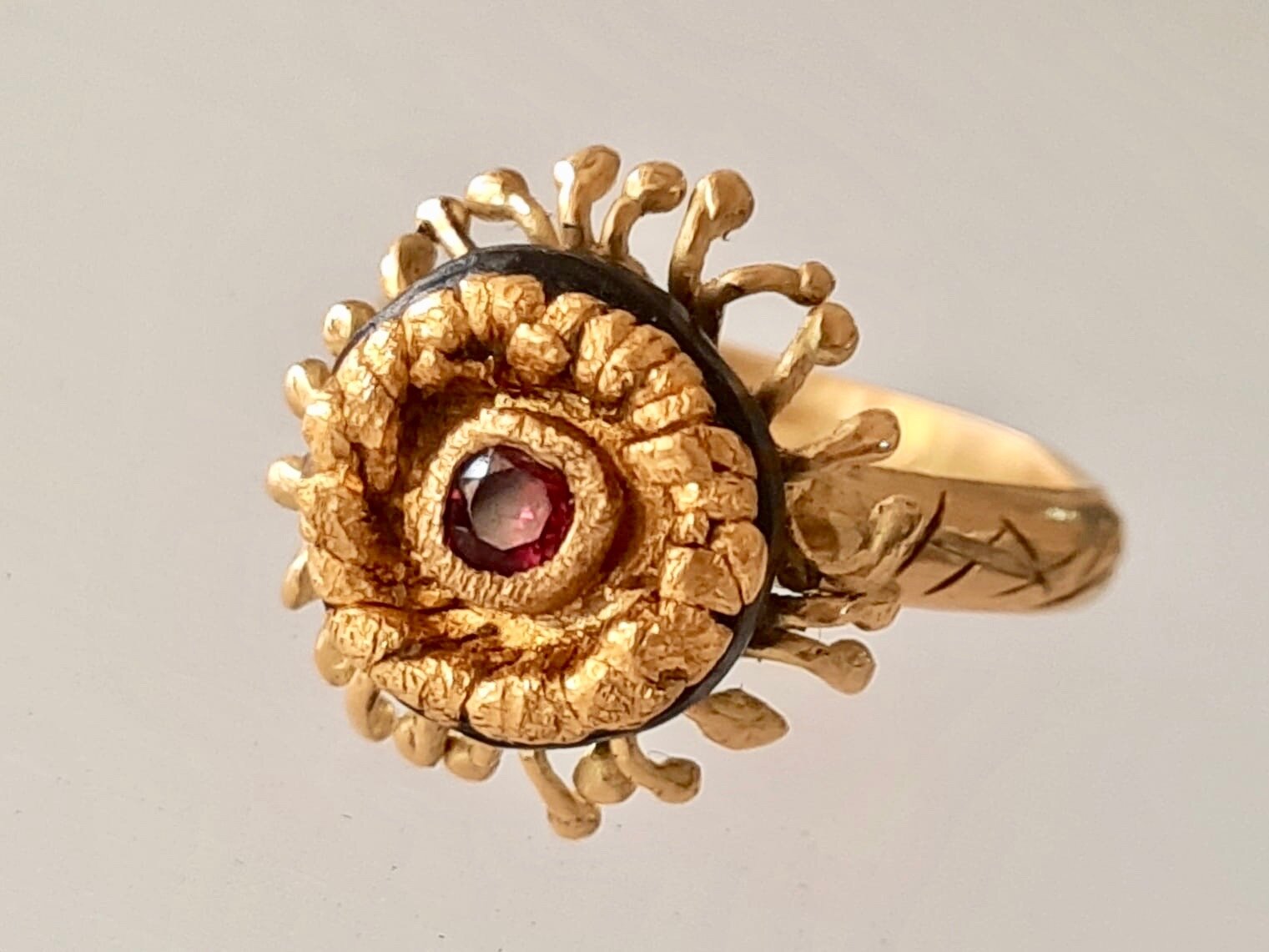 24kt / 18kt gold ring with Ebony and Tourmaline