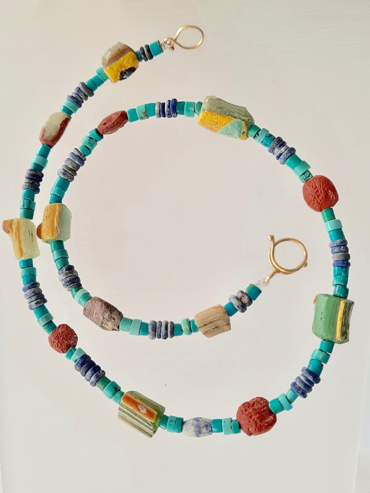 Colourful Turquoise necklace, 18kt gold with ancient glass and beads