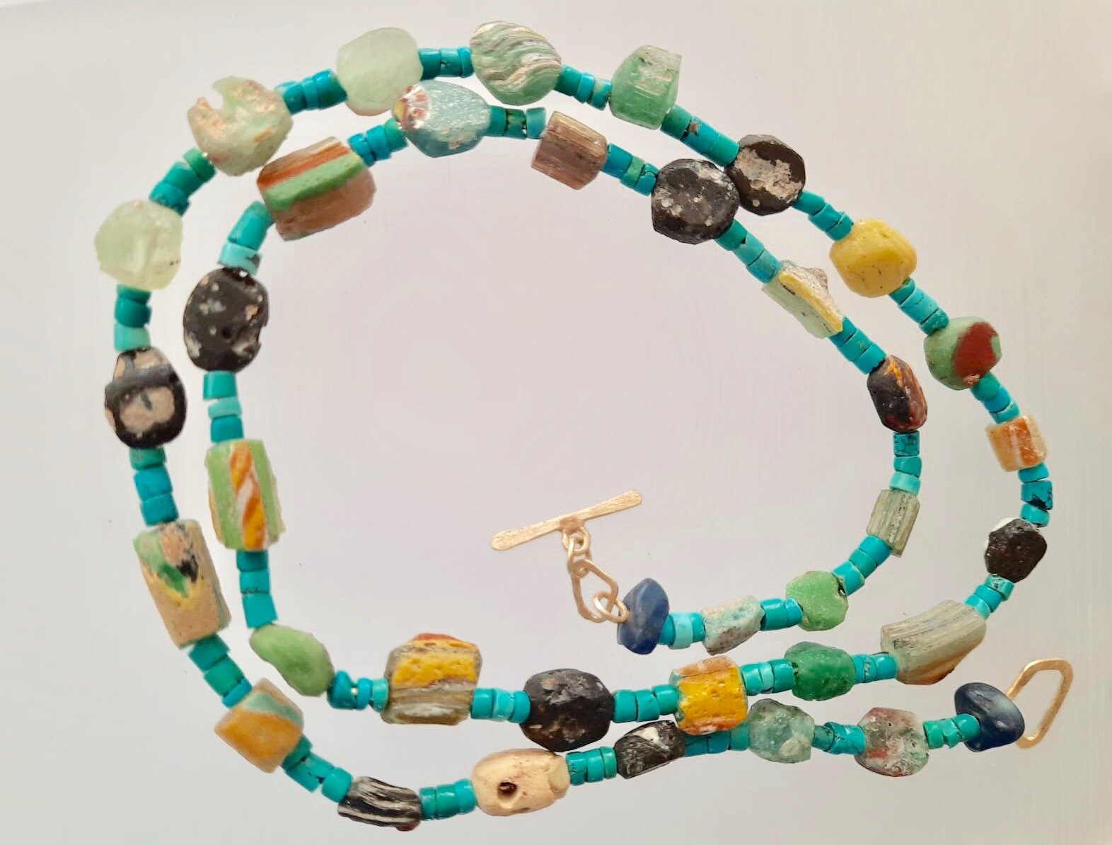 Turquoise neckpiece with 18kt gold and ancient stones