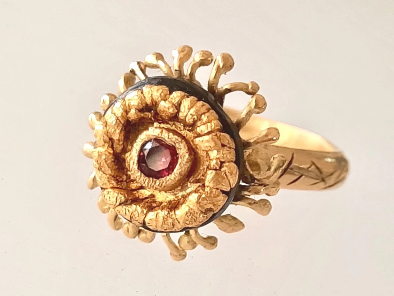 24kt and 18kt Gold ring with Ebony and Tourmaline    Jewellery    Jewelry