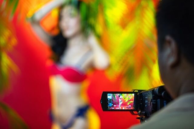 Behind the scenes. #photoshoot #photographer #studioshoot #model #bikinimodel