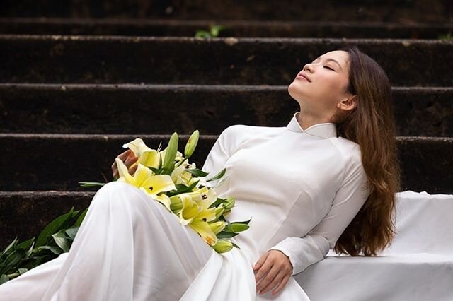 Breathe. #model #vietnamesegirl #aodai #photoshoot #profotob10 #profoto #neilfeatherstonephoto