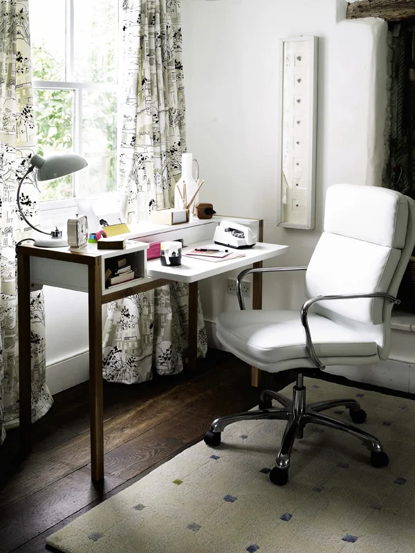 Farringdon-Desk-by-Leonhard-Pfeifer-05.jpg
