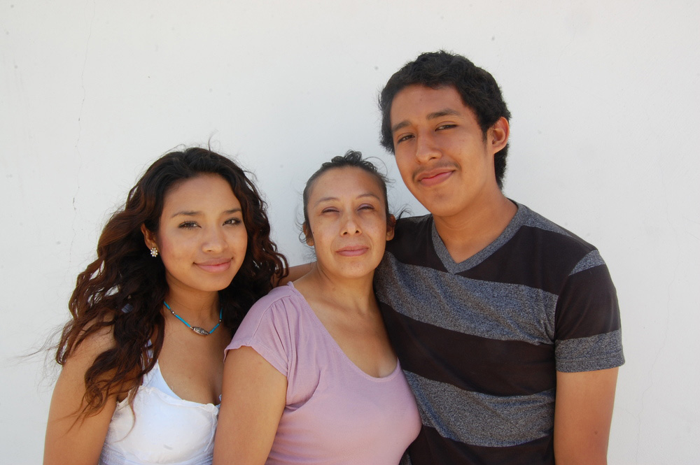 Southwest Creations, Hacia la Universidad: Founding member, Diana and her children Anjelica and Juan