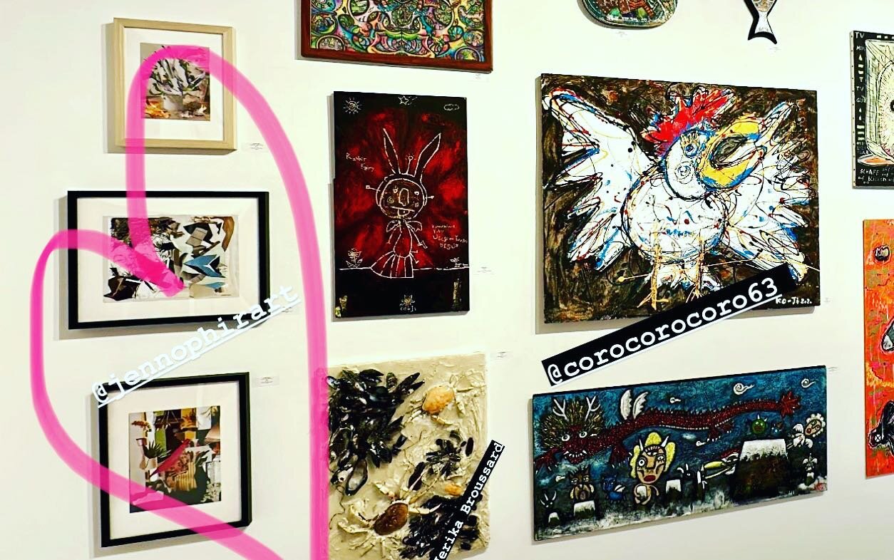 #scenesfromagallery #artshow #groupart #kiwi #noproblemdarling #outoftheirbedroomwindow #collageart #abstractcollage #analogcollage #foundpaper @corocorocoro63 #jerikabroussard