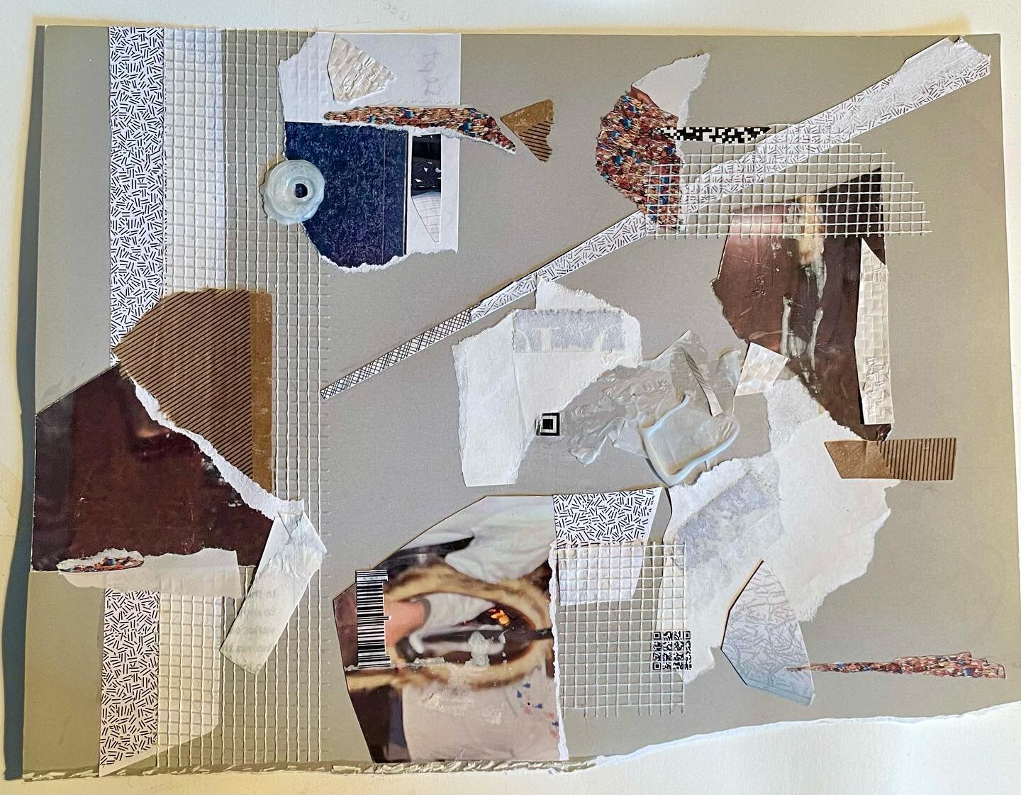 ᵃⁿᵃˡᵒᵍ ⁿᵒⁱˢᵉ

Collage, paper, poly netting, woven polypropylene, acrylic and glue on glossy paper
8.25x11in. 
Mar 2023
&bull;
#mixedmedia #analogcollage