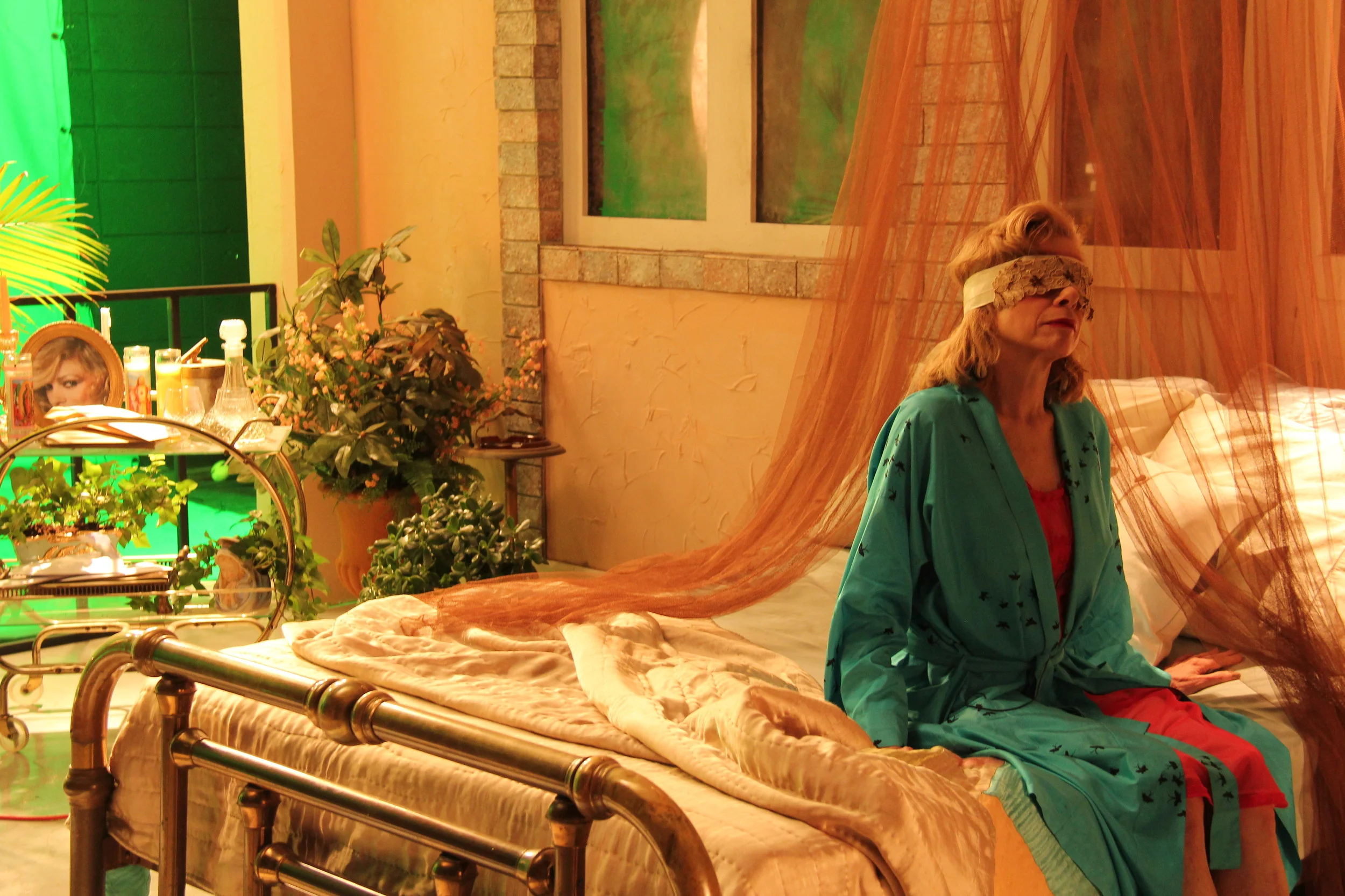 Principle photography took place on a sound stage in Philadelphia.